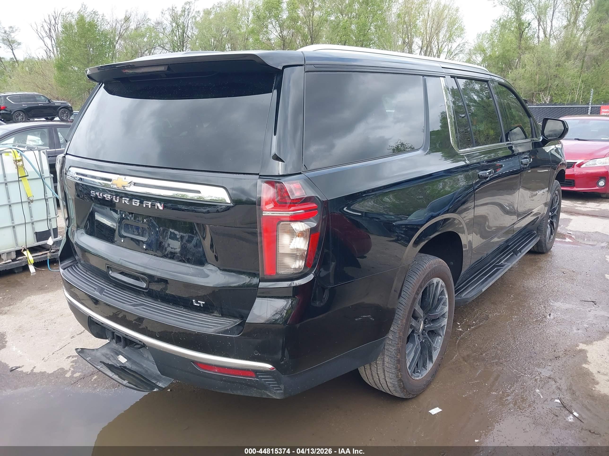 CHEVROLET SUBURBAN image 4