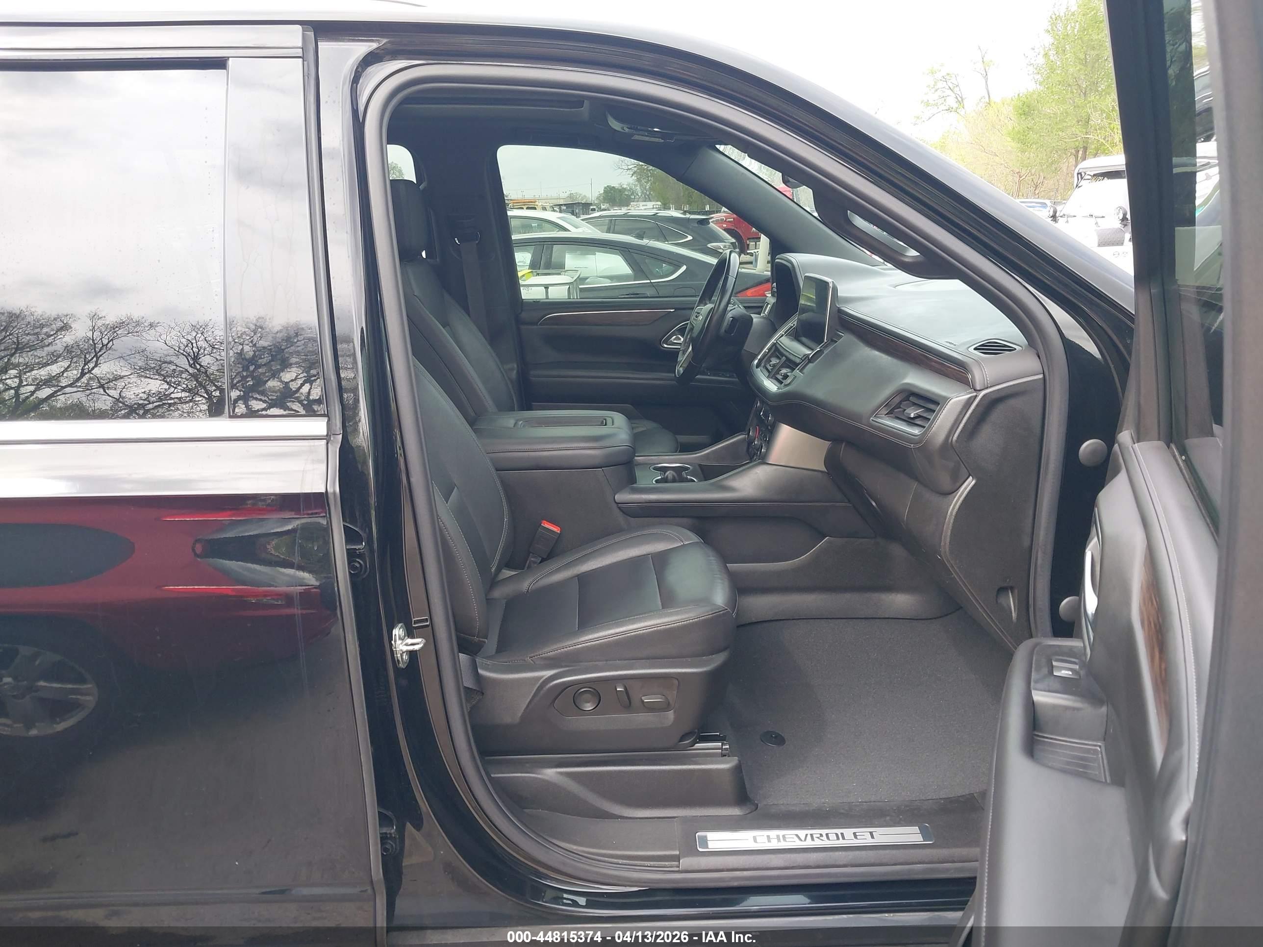 CHEVROLET SUBURBAN image 5