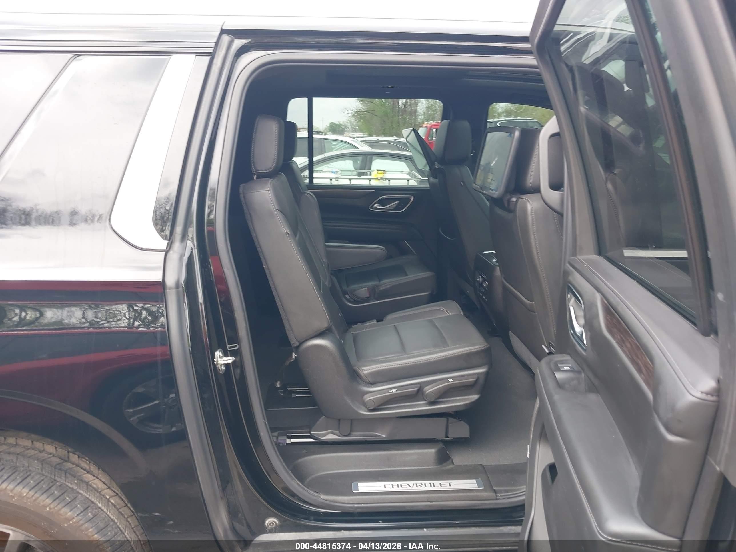 CHEVROLET SUBURBAN image 8