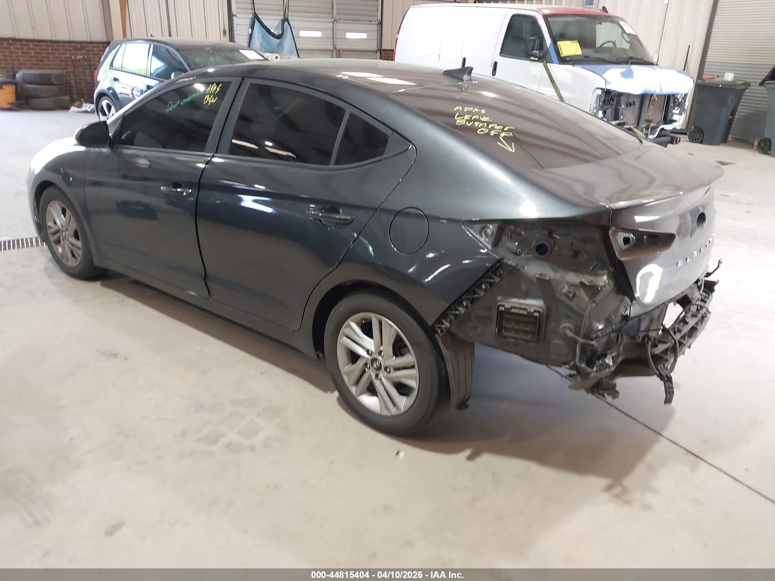 HYUNDAI ELANTRA image 3