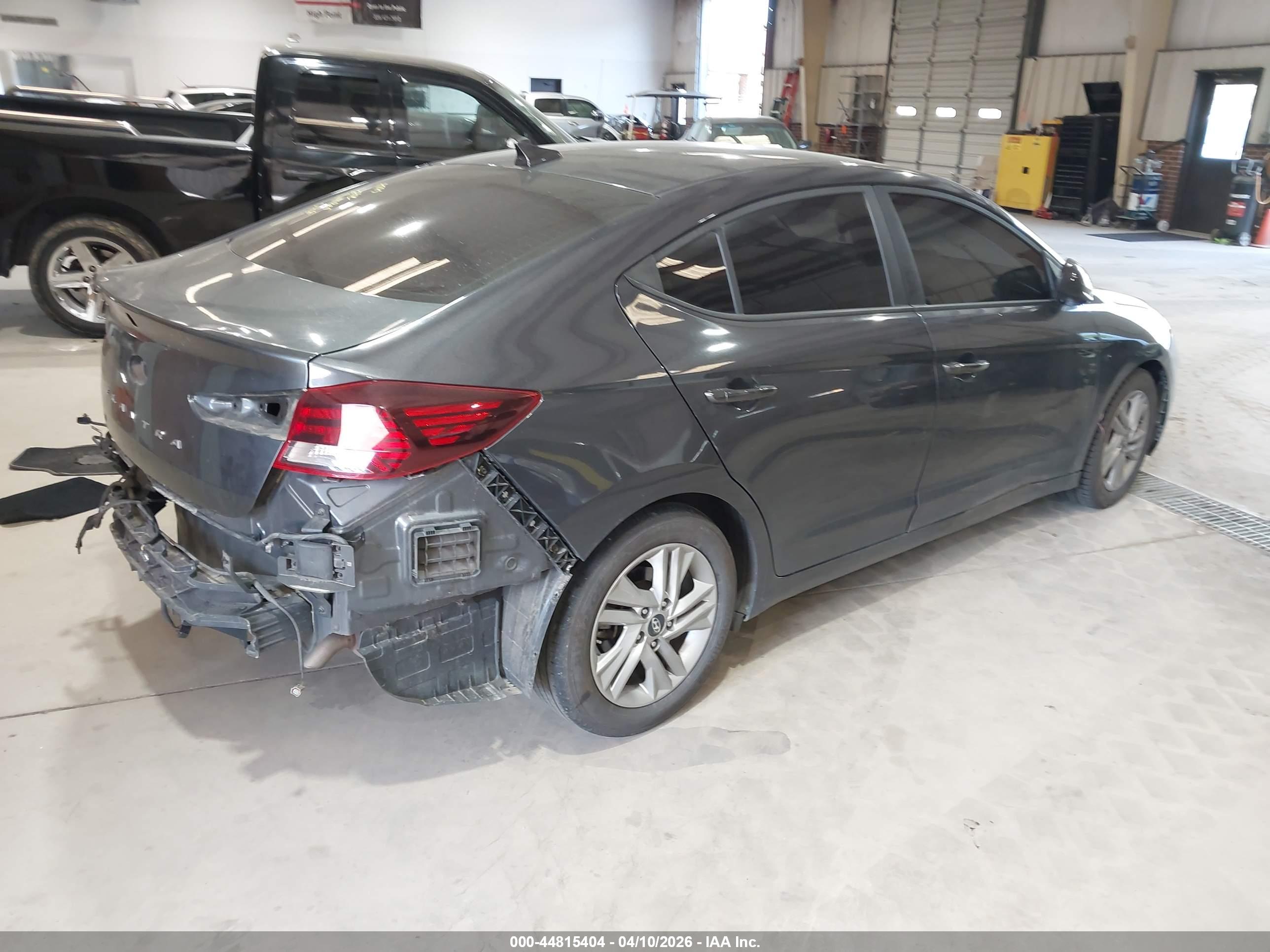 HYUNDAI ELANTRA image 4