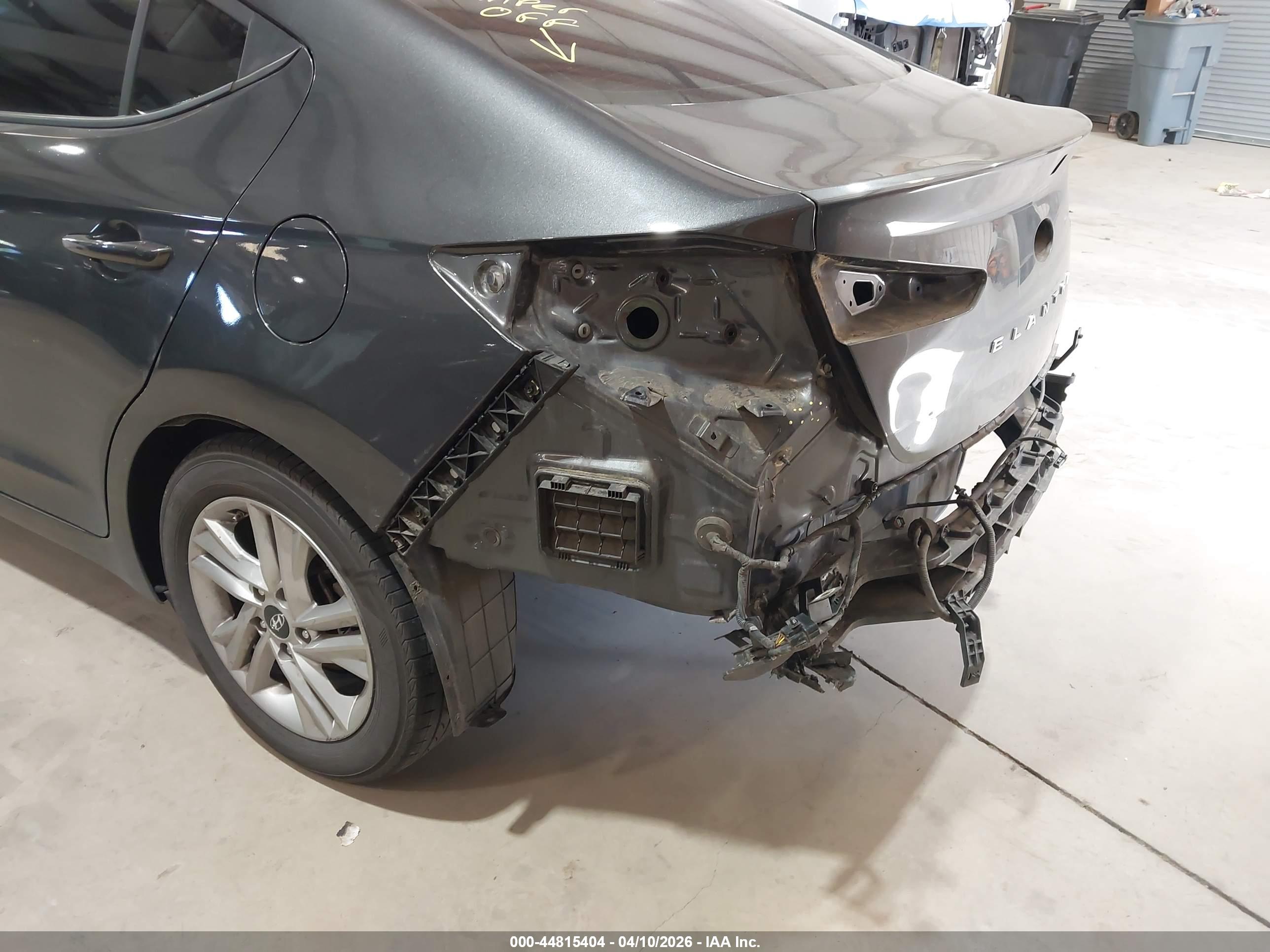 HYUNDAI ELANTRA image 6
