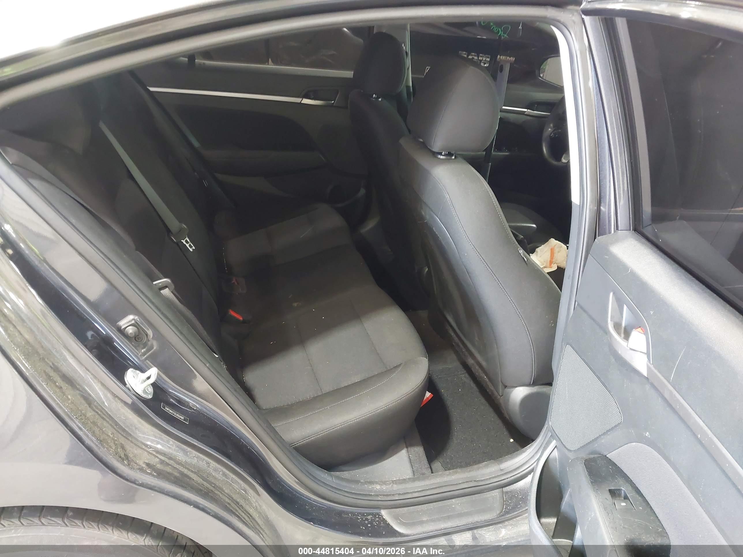 HYUNDAI ELANTRA image 8