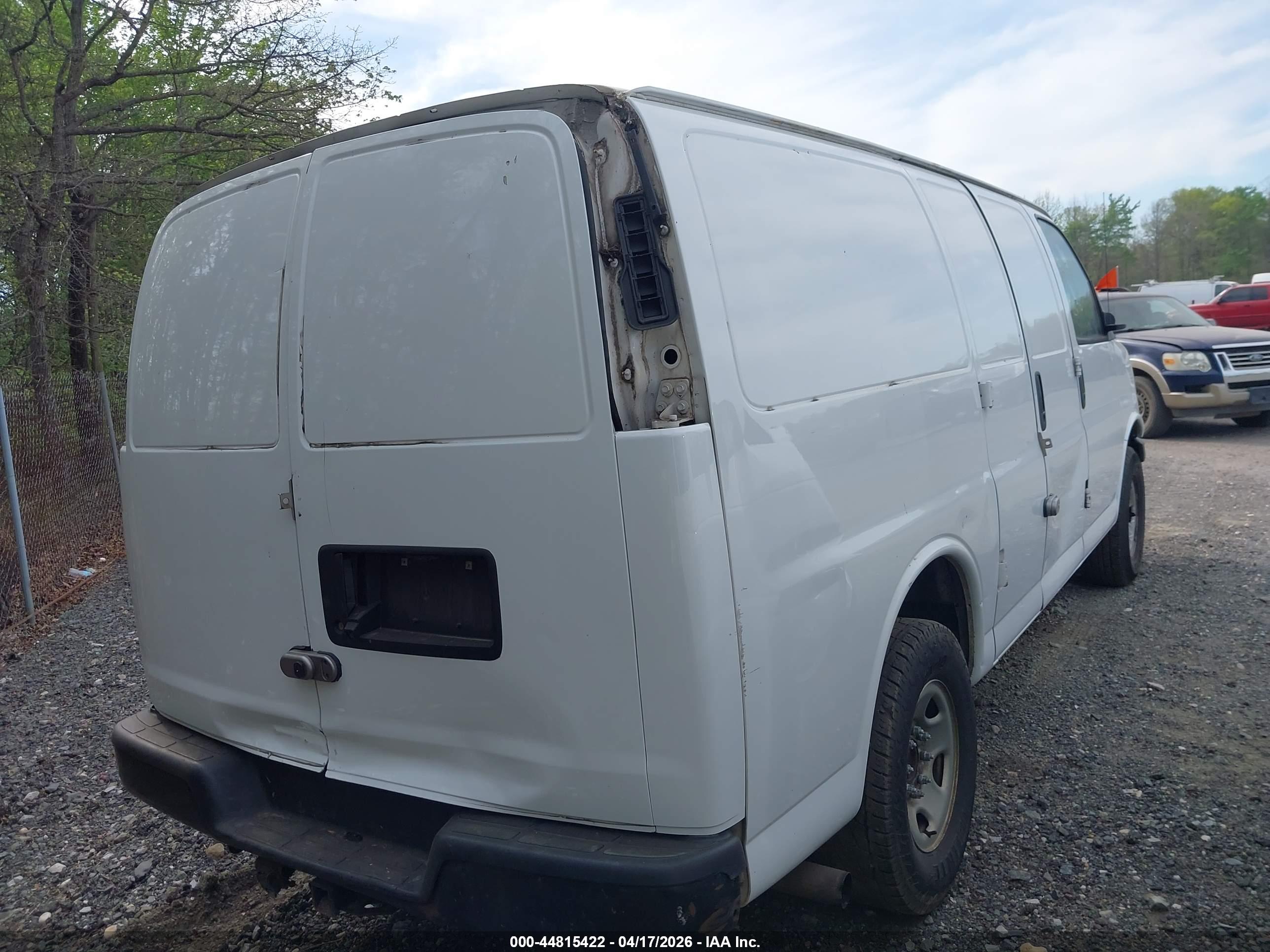 CHEVROLET EXPRESS image 4