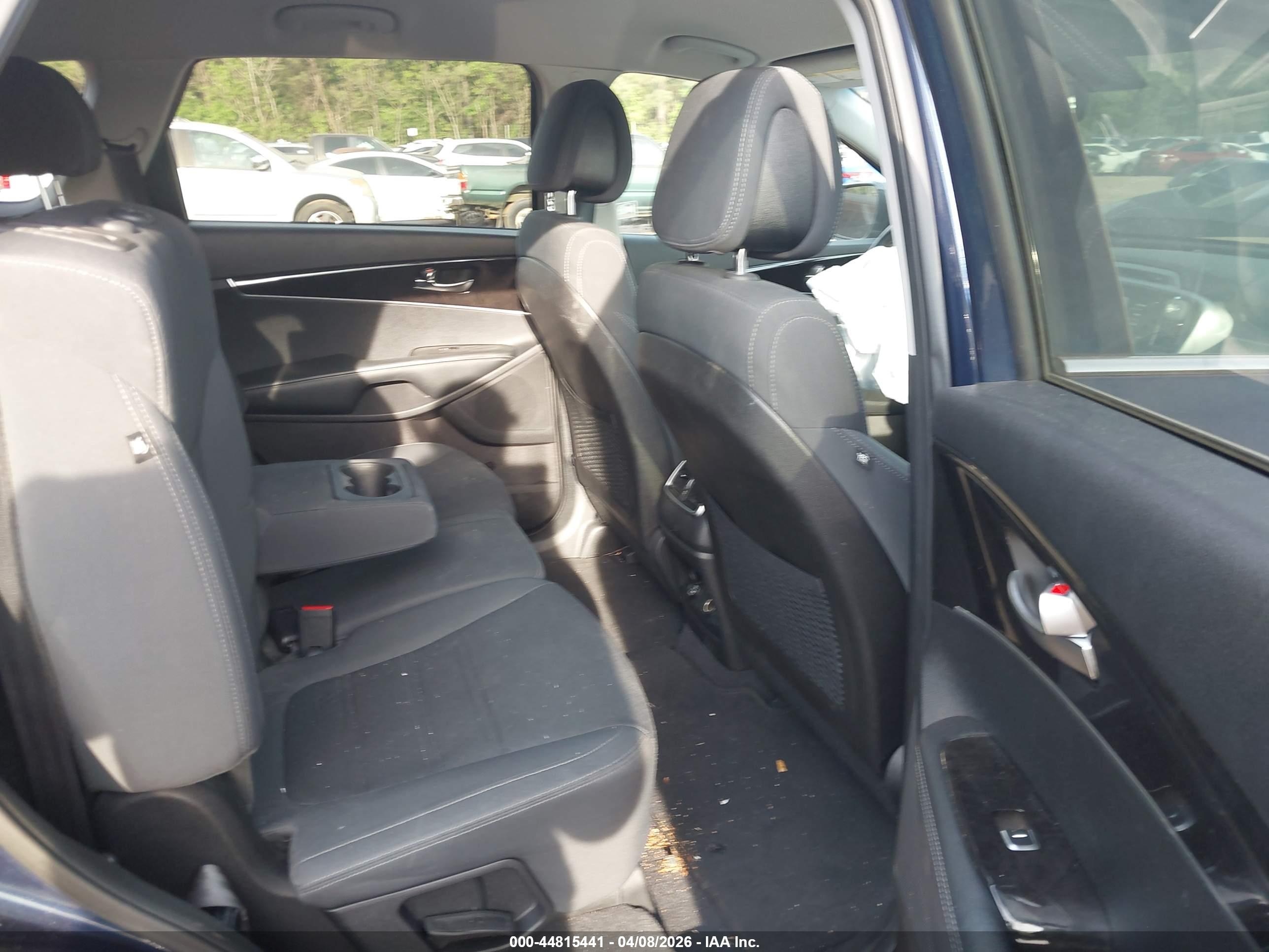 KIA SORENTO image 8