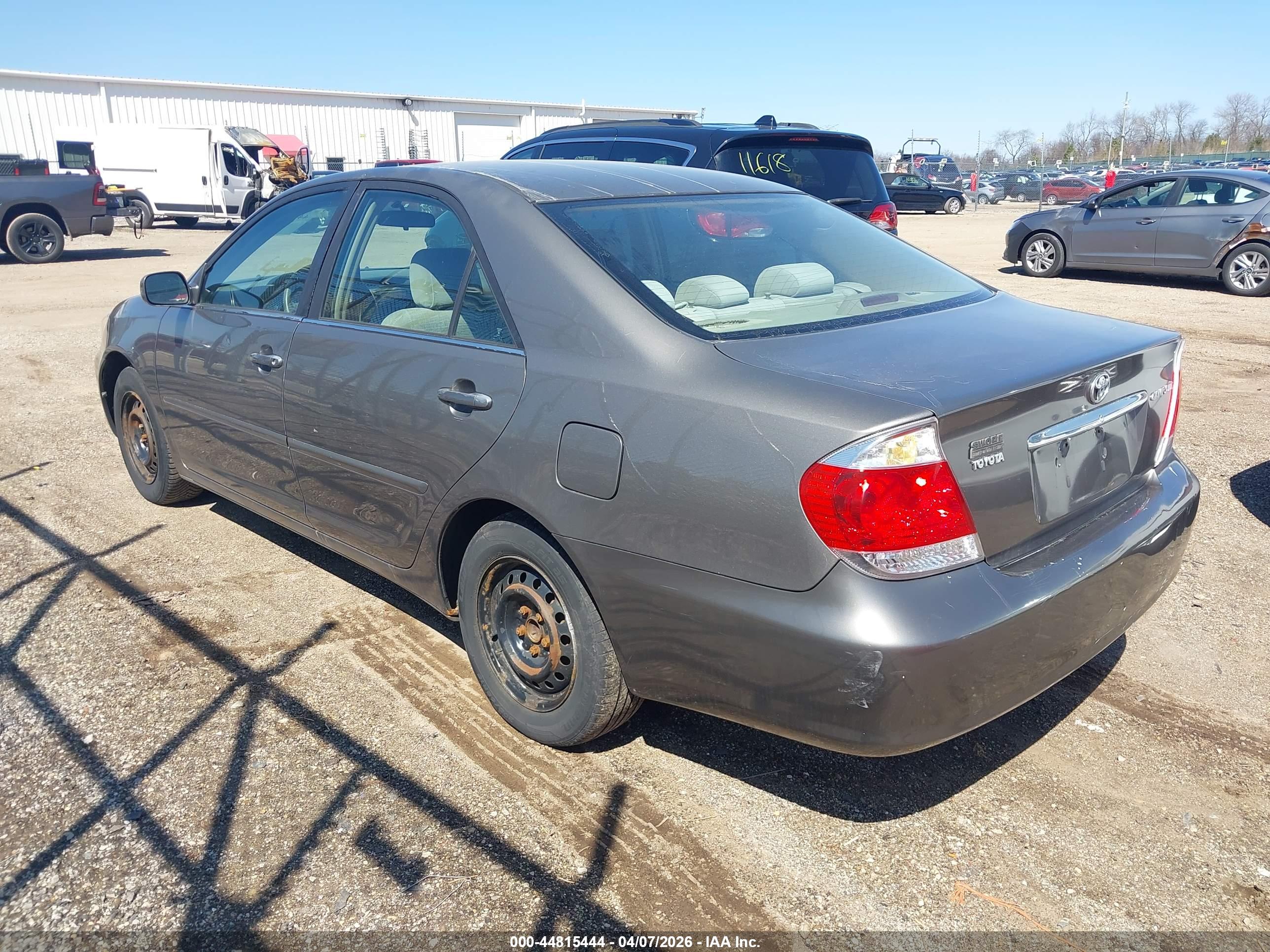 TOYOTA CAMRY image 3