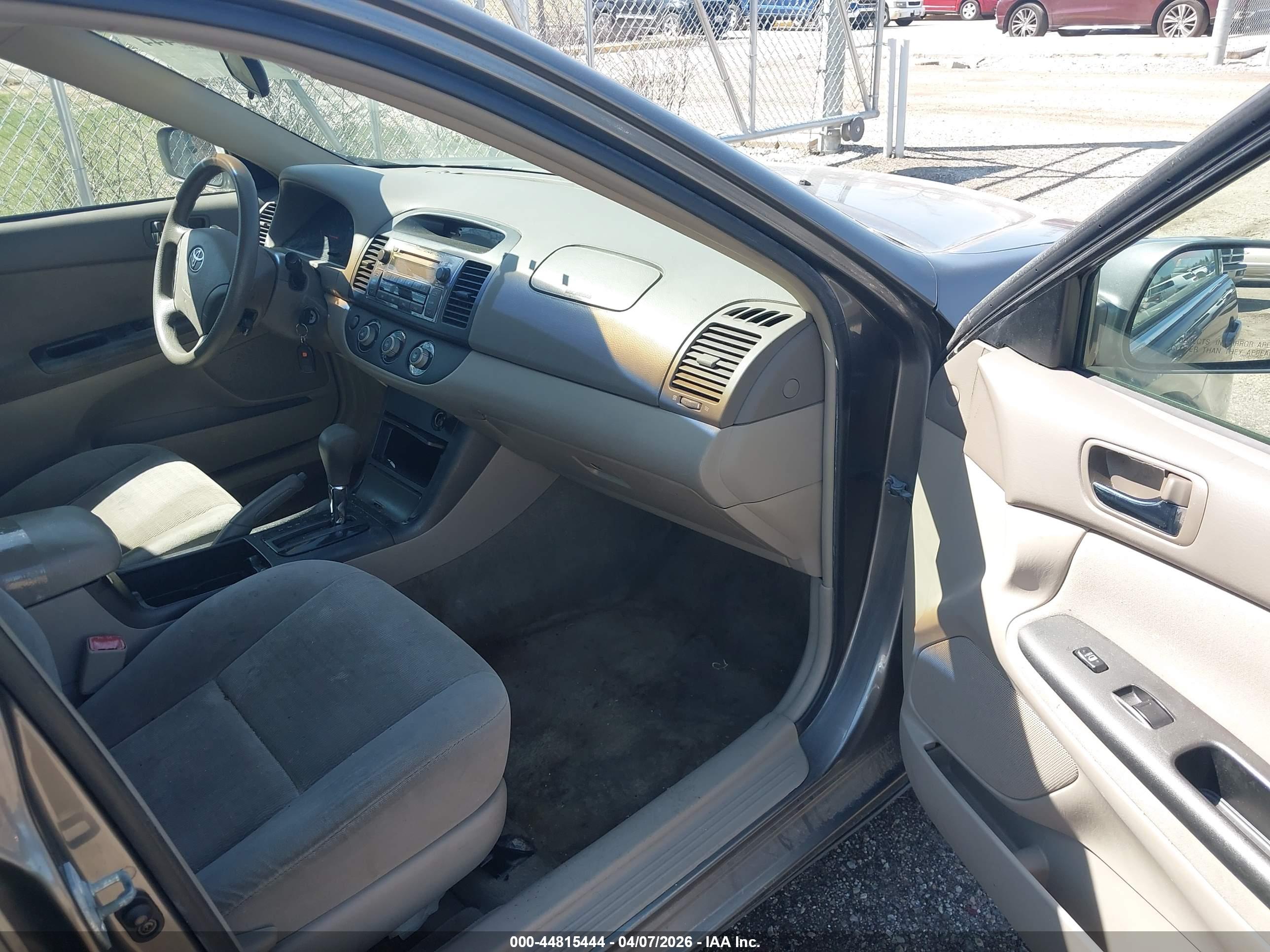 TOYOTA CAMRY image 5
