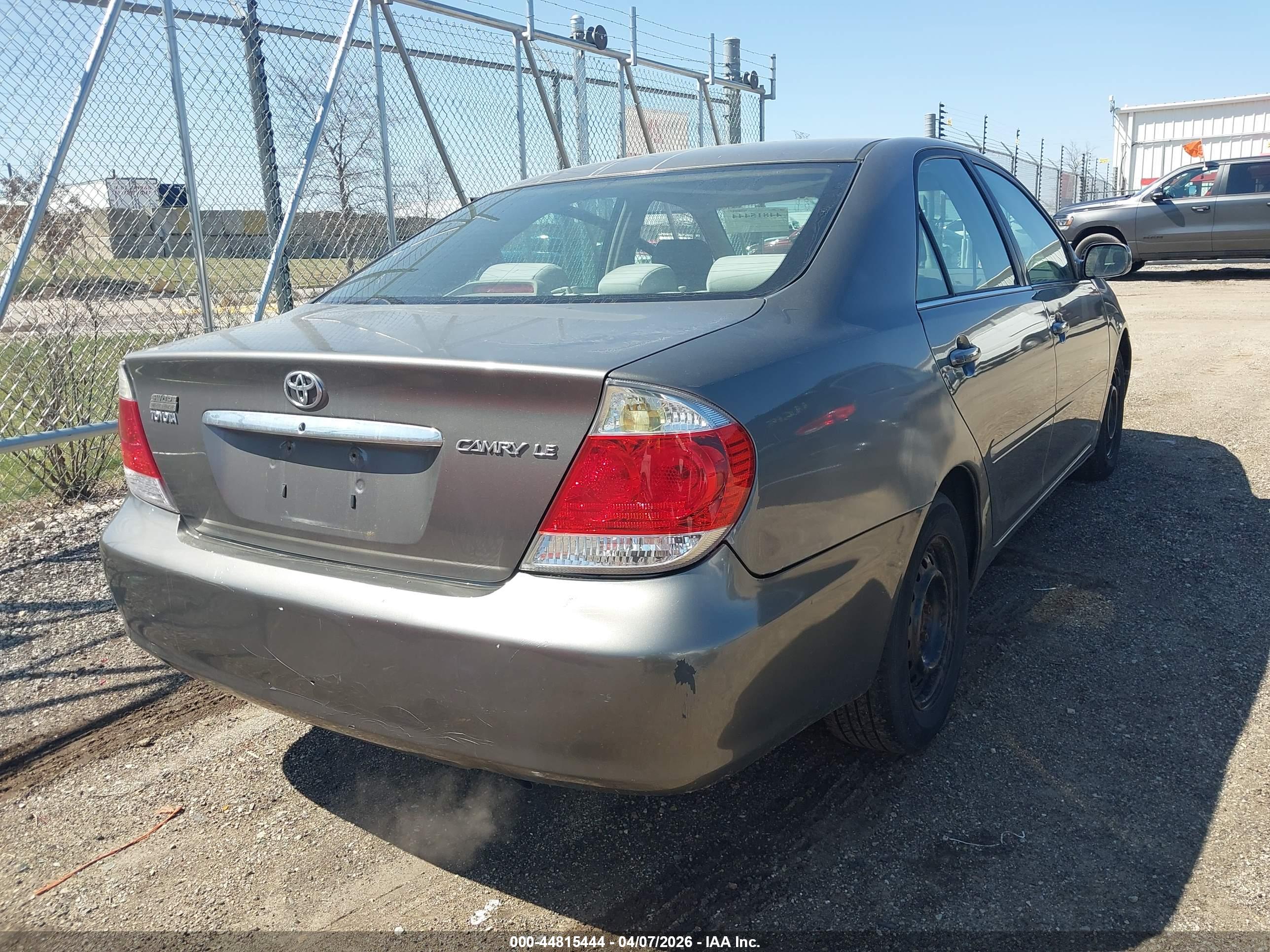 TOYOTA CAMRY image 6