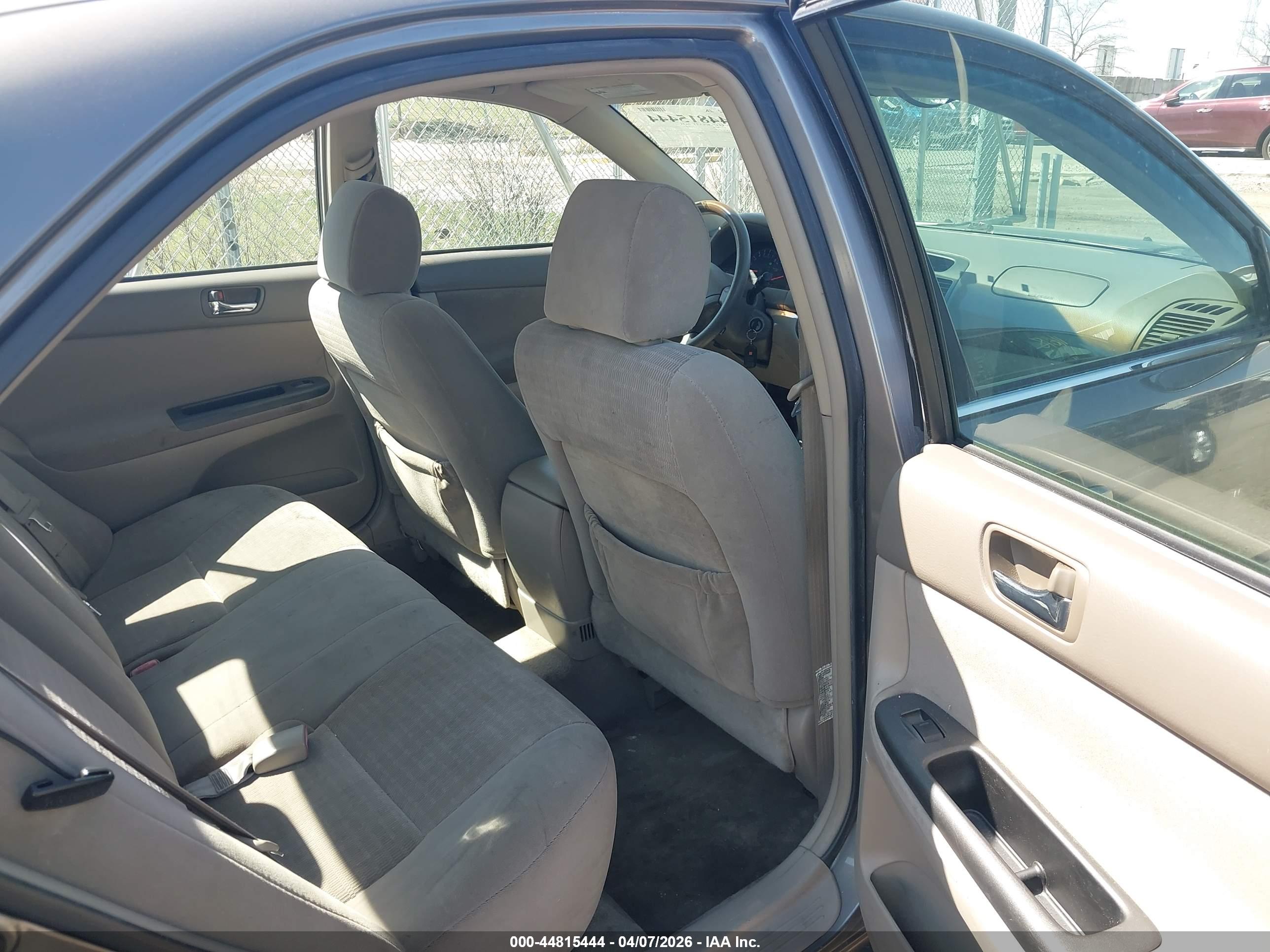 TOYOTA CAMRY image 8