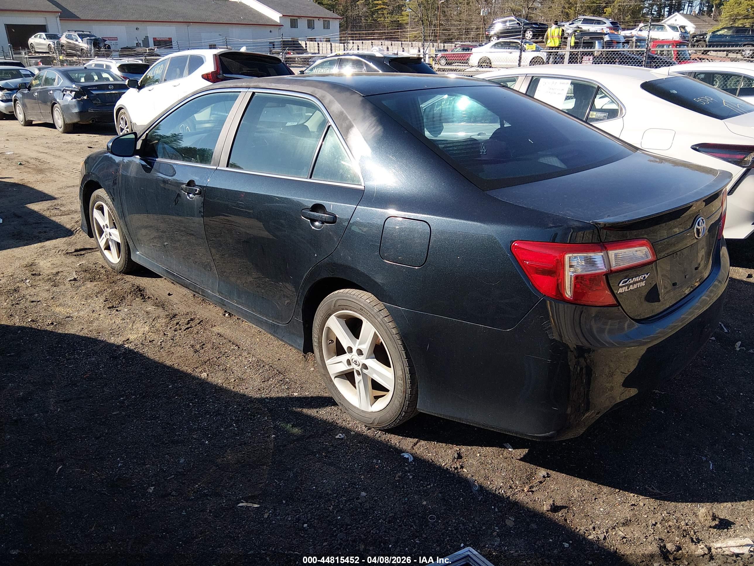 TOYOTA CAMRY image 3