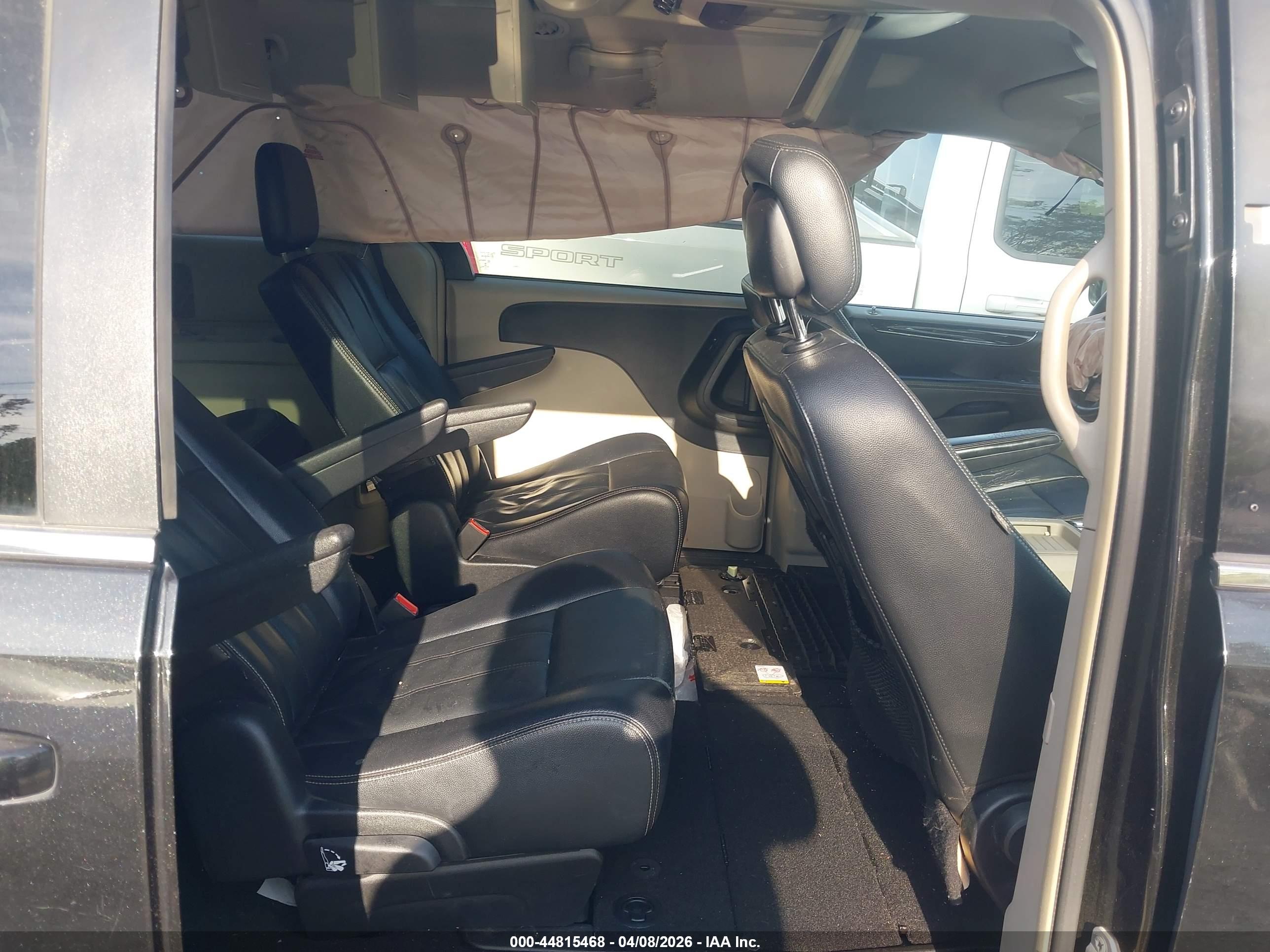 CHRYSLER TOWN image 8