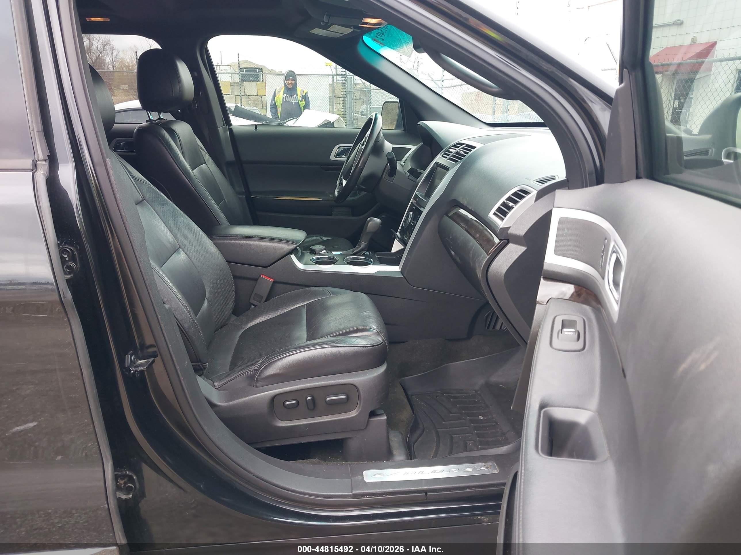 FORD EXPLORER image 5