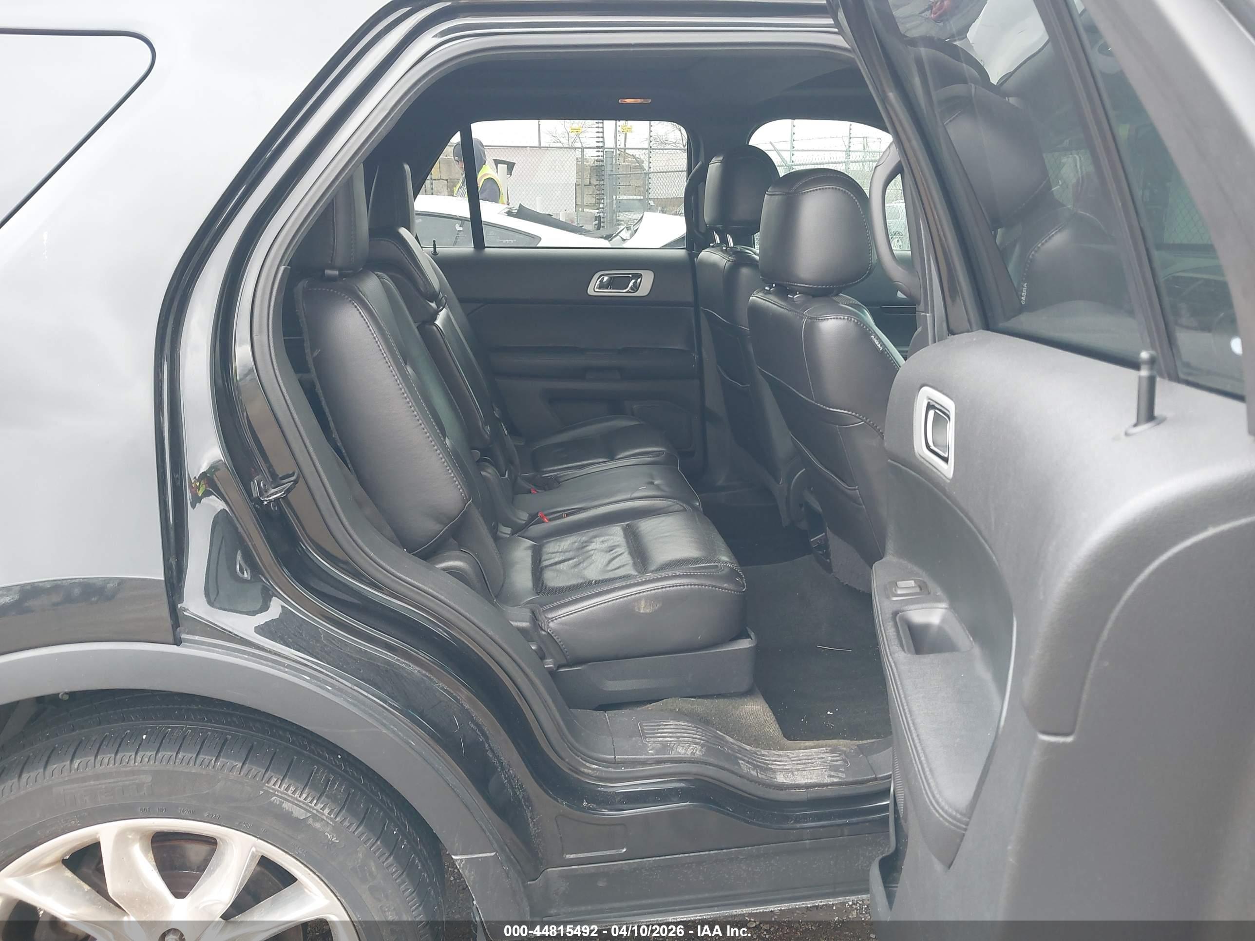 FORD EXPLORER image 8