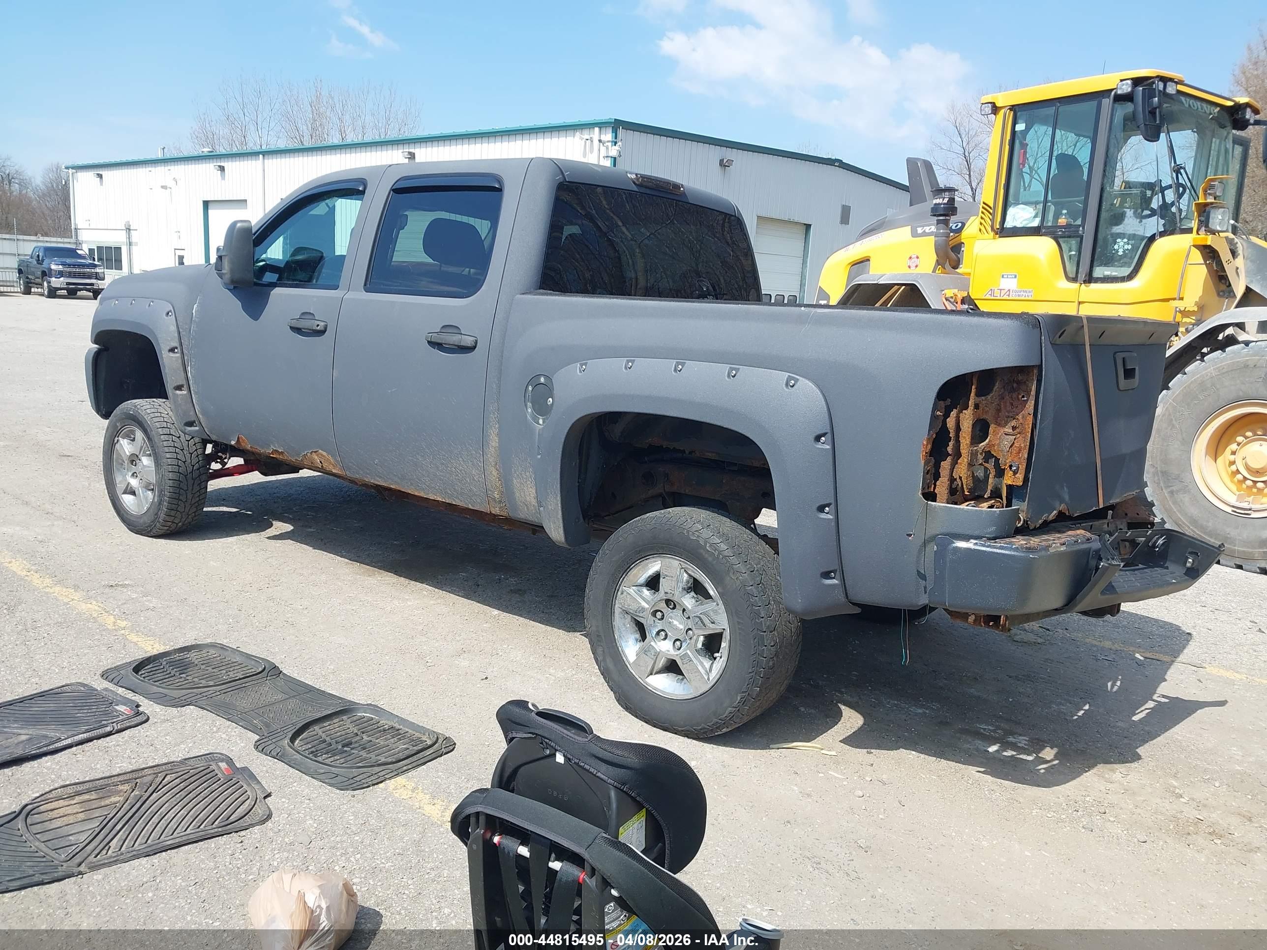 CHEVROLET SILVERADO image 3