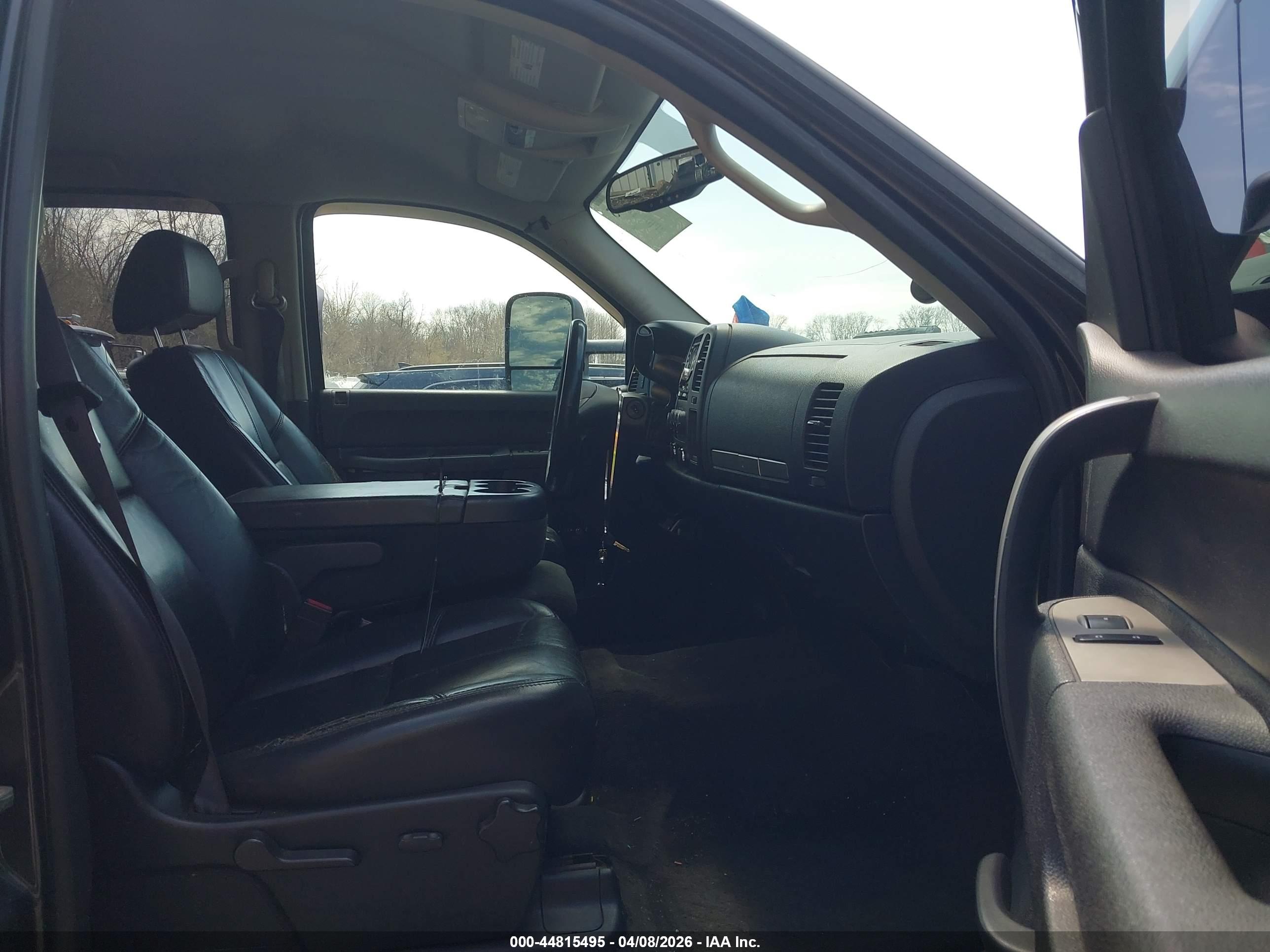 CHEVROLET SILVERADO image 5