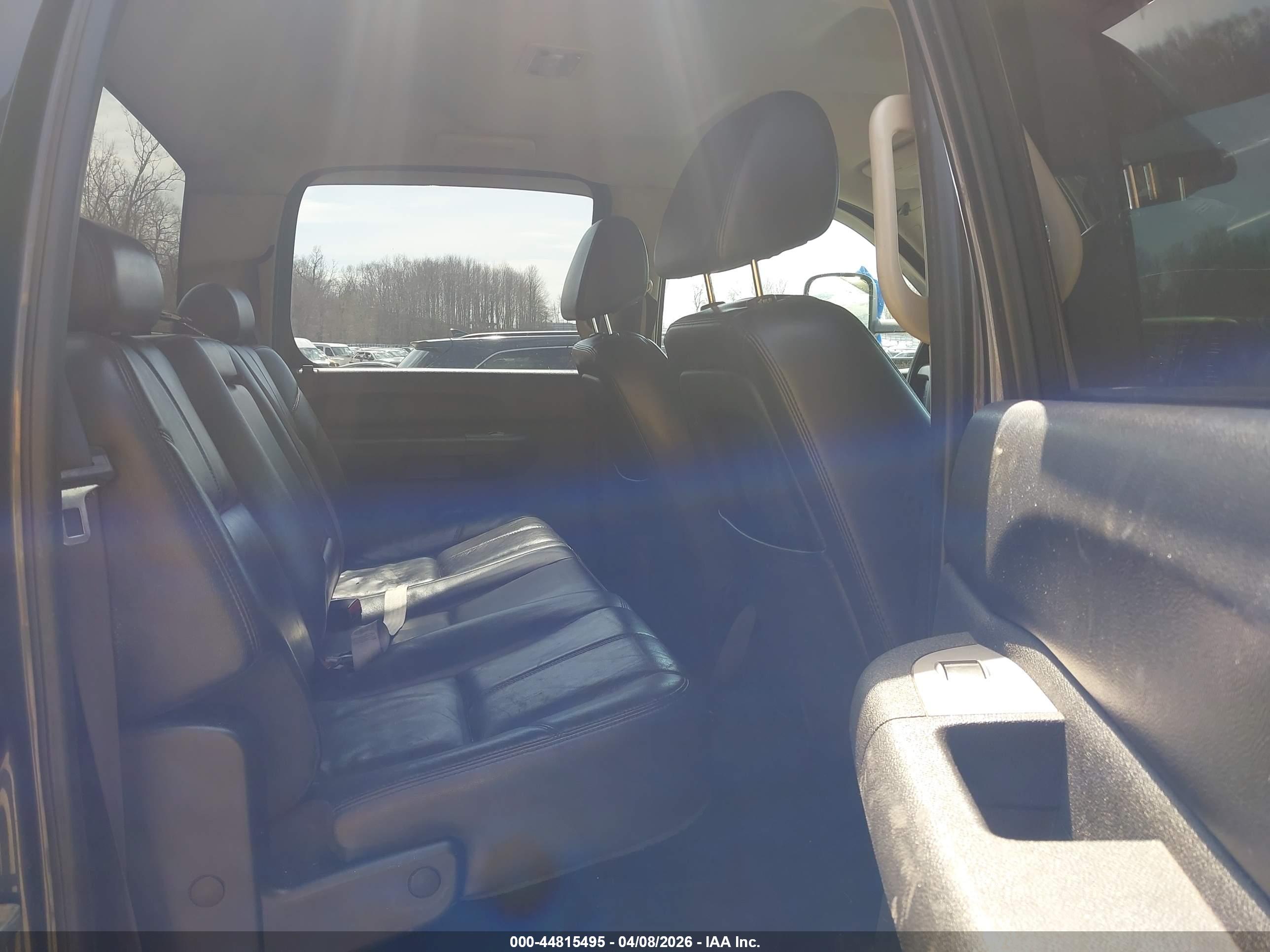 CHEVROLET SILVERADO image 8