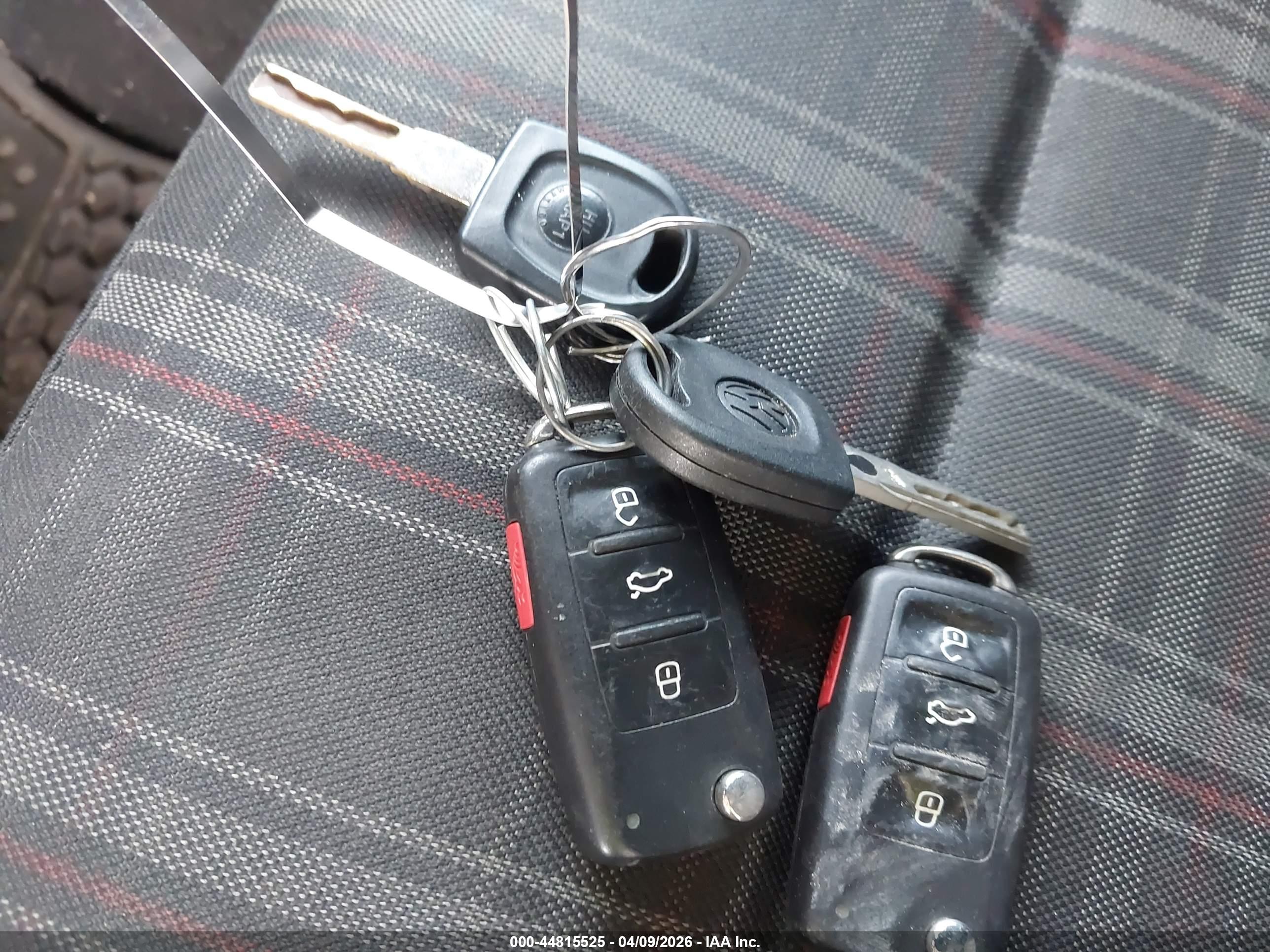 VOLKSWAGEN GTI image 11