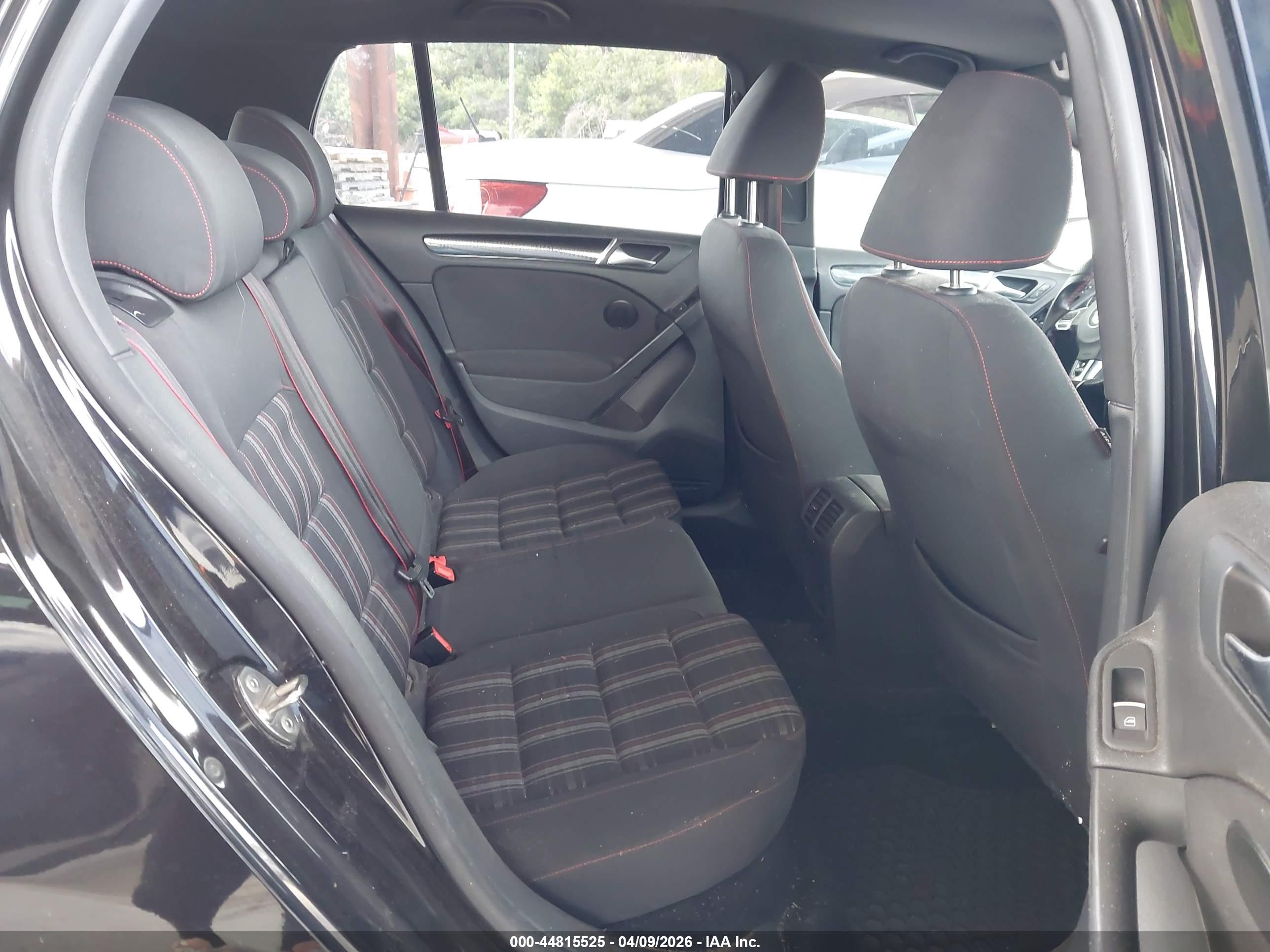 VOLKSWAGEN GTI image 8