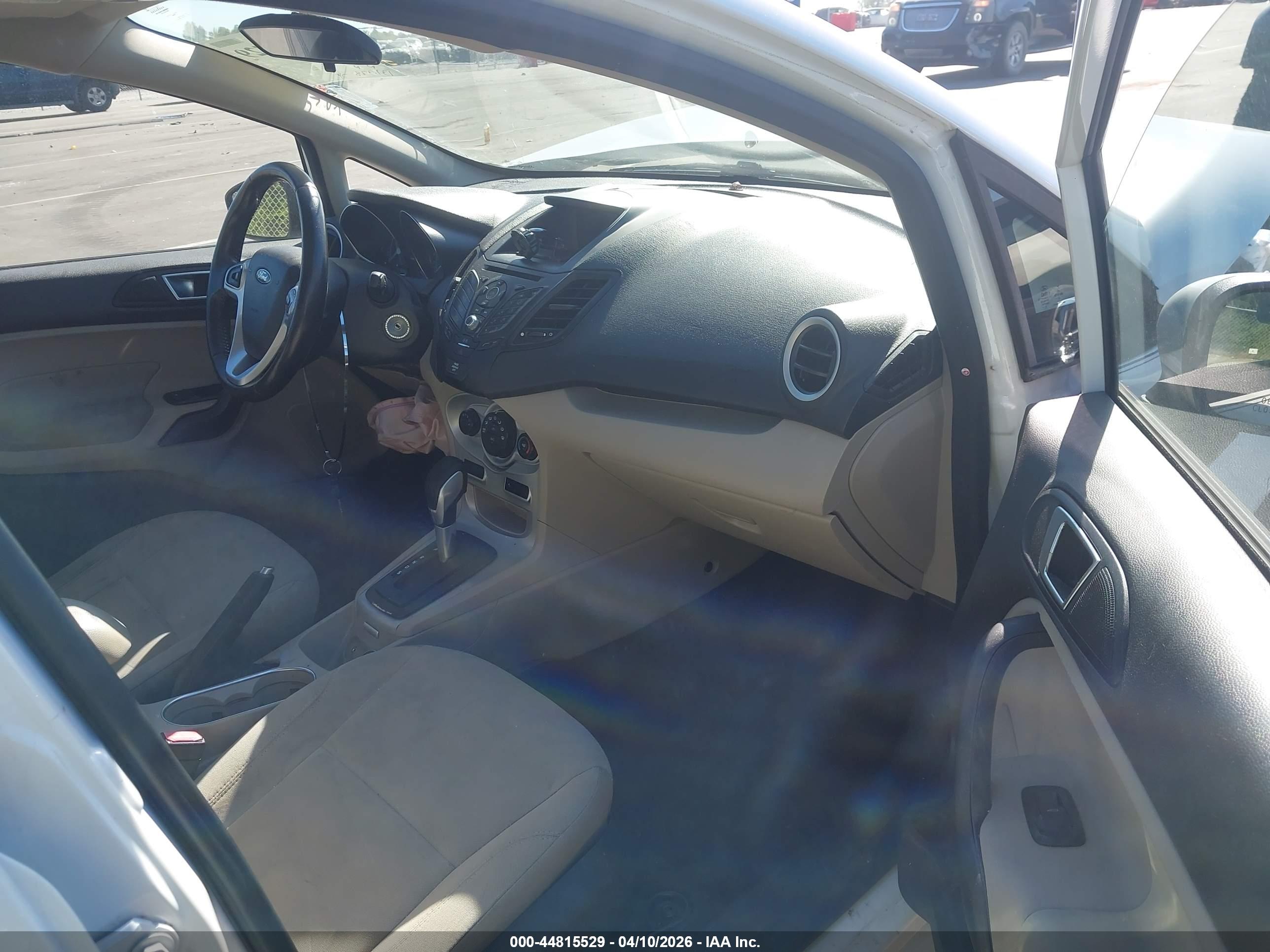 FORD FIESTA image 5