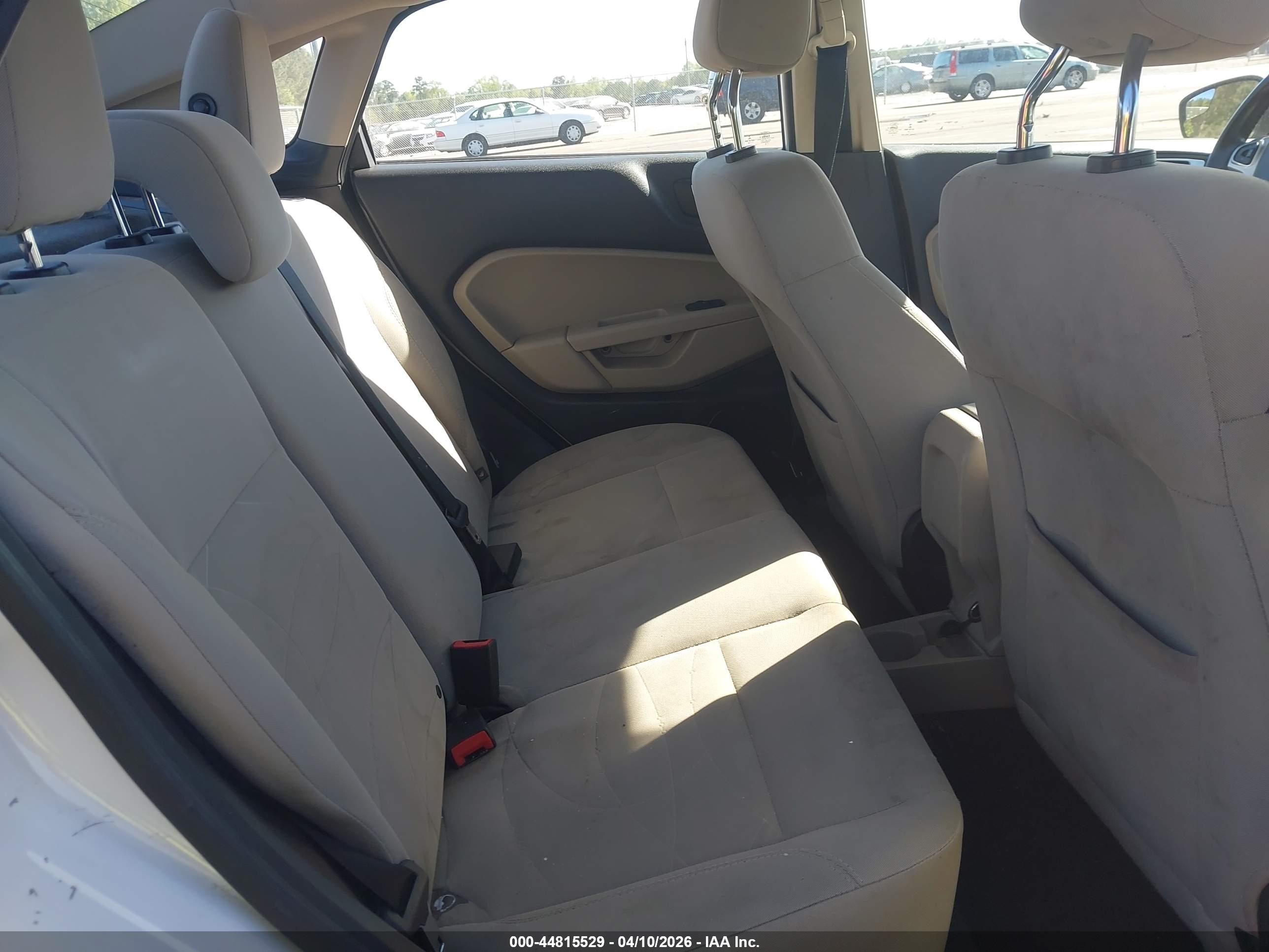 FORD FIESTA image 8