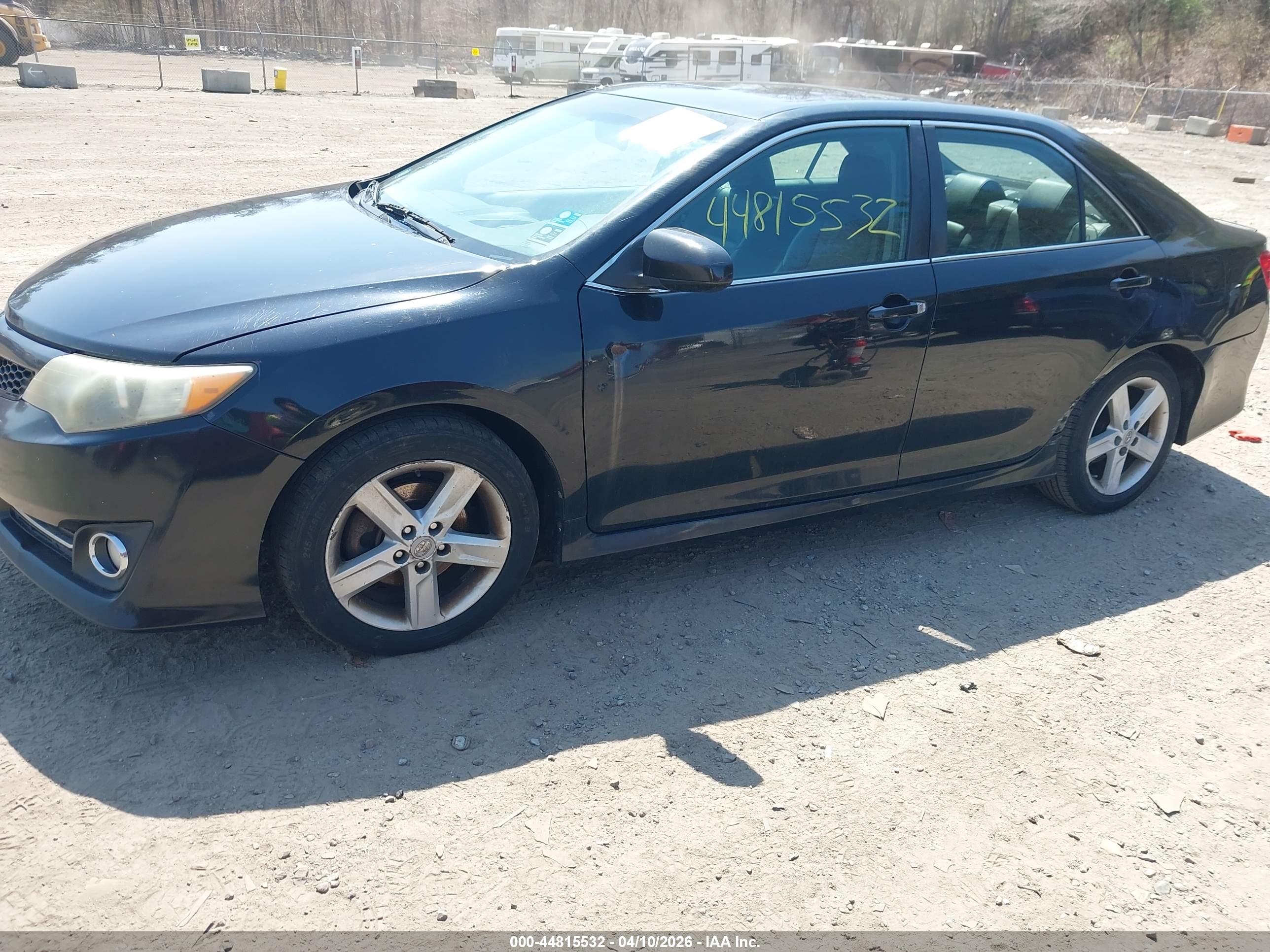 TOYOTA CAMRY image 2