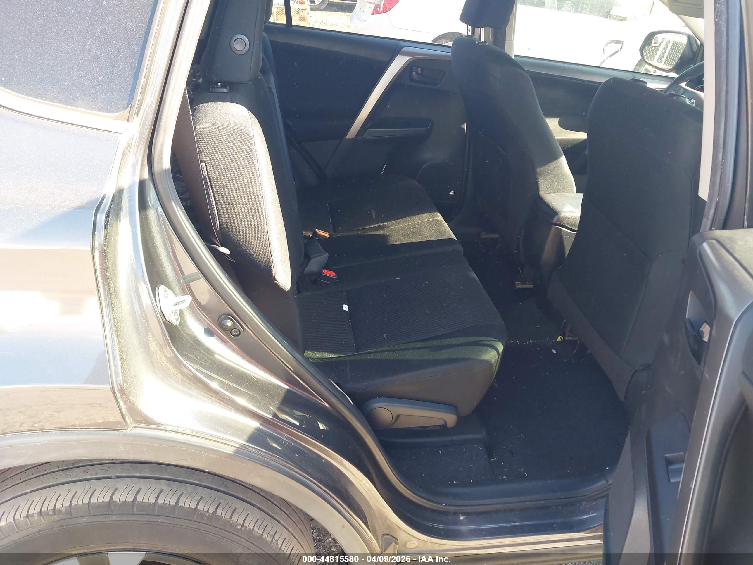 TOYOTA RAV4 image 8