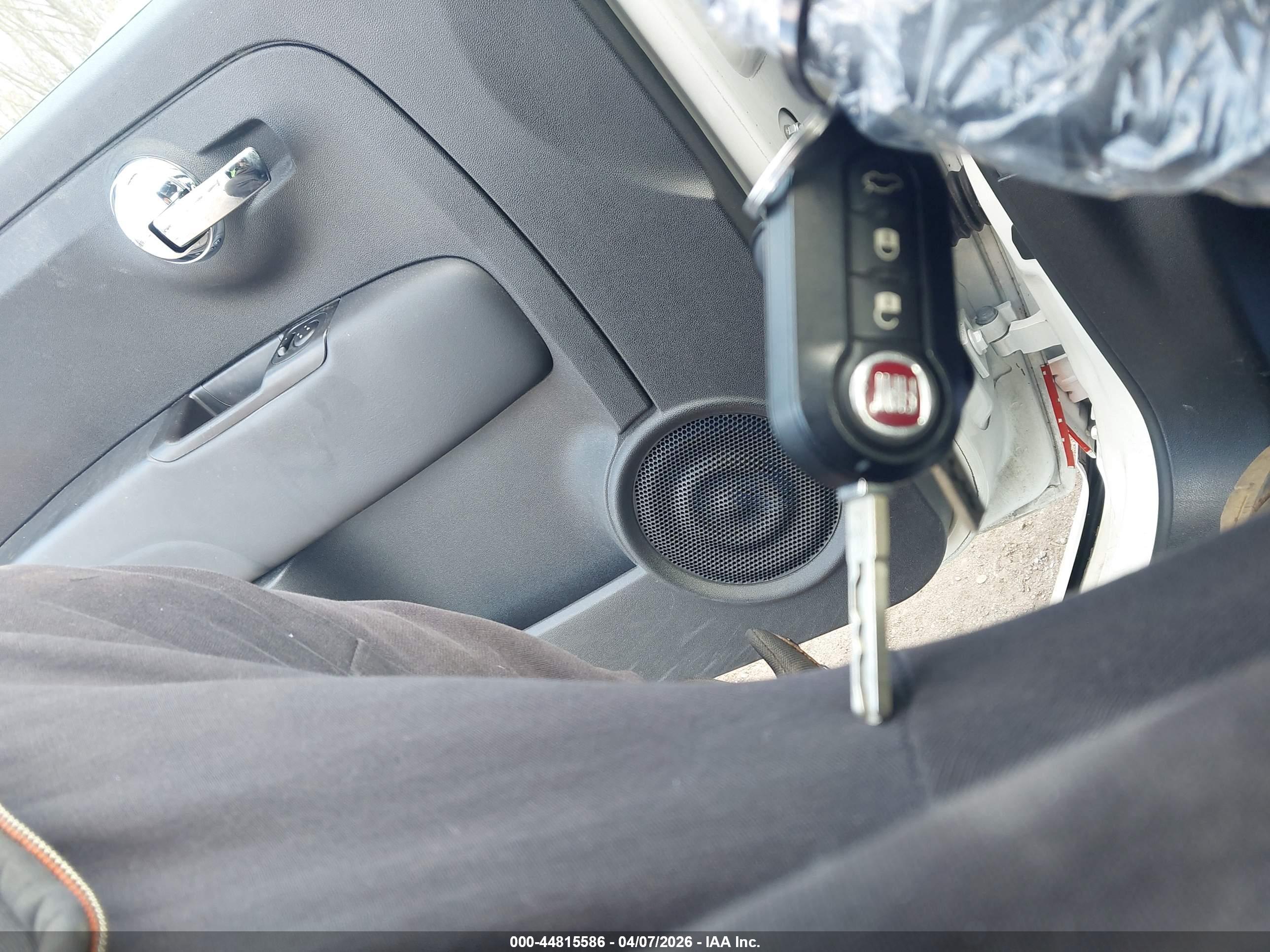 FIAT 500E image 11
