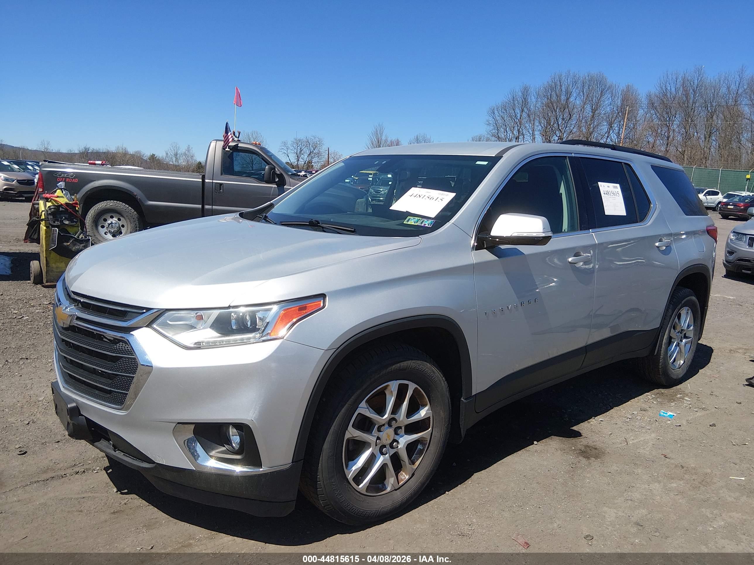 CHEVROLET TRAVERSE image 2