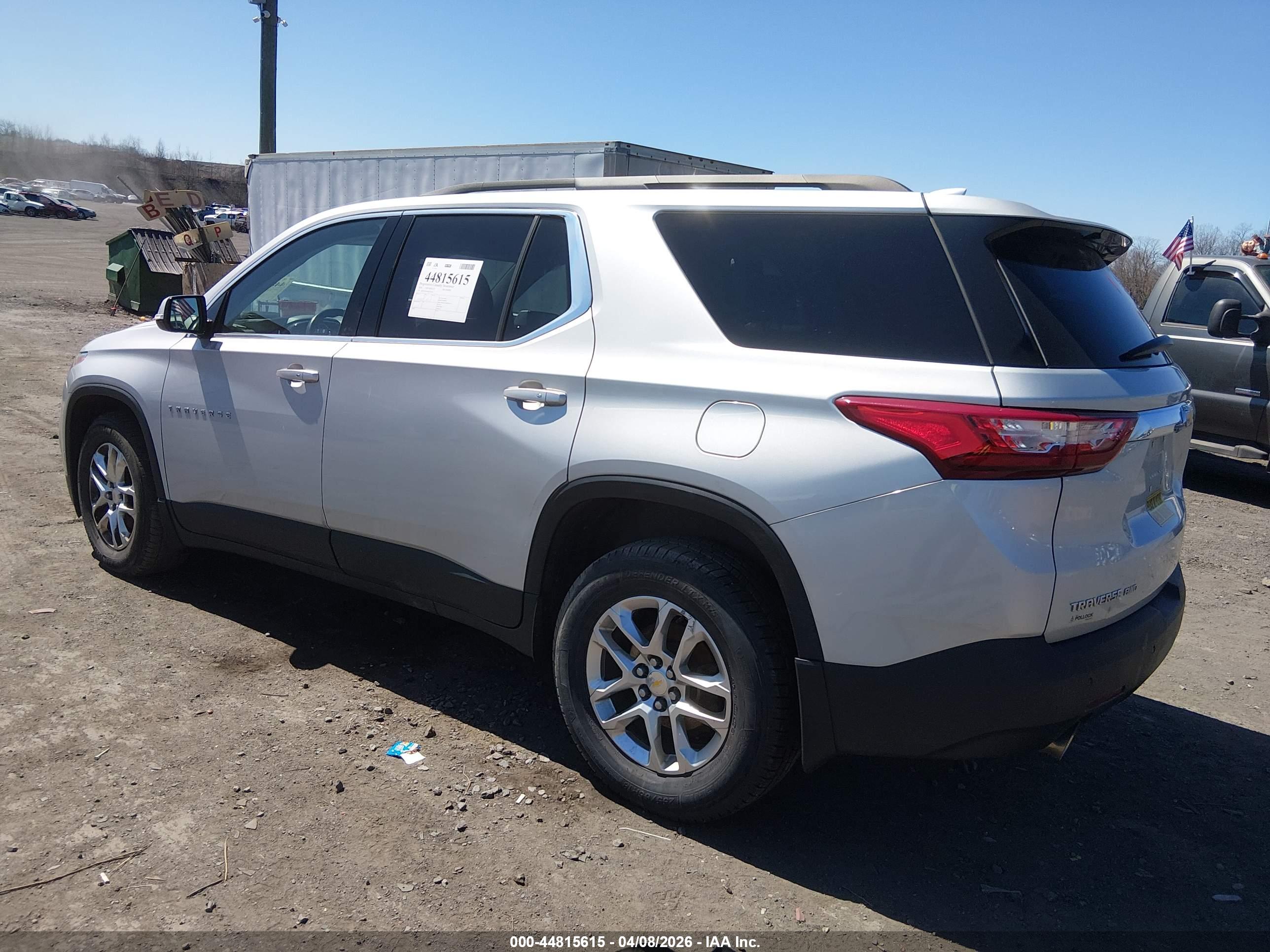 CHEVROLET TRAVERSE image 3