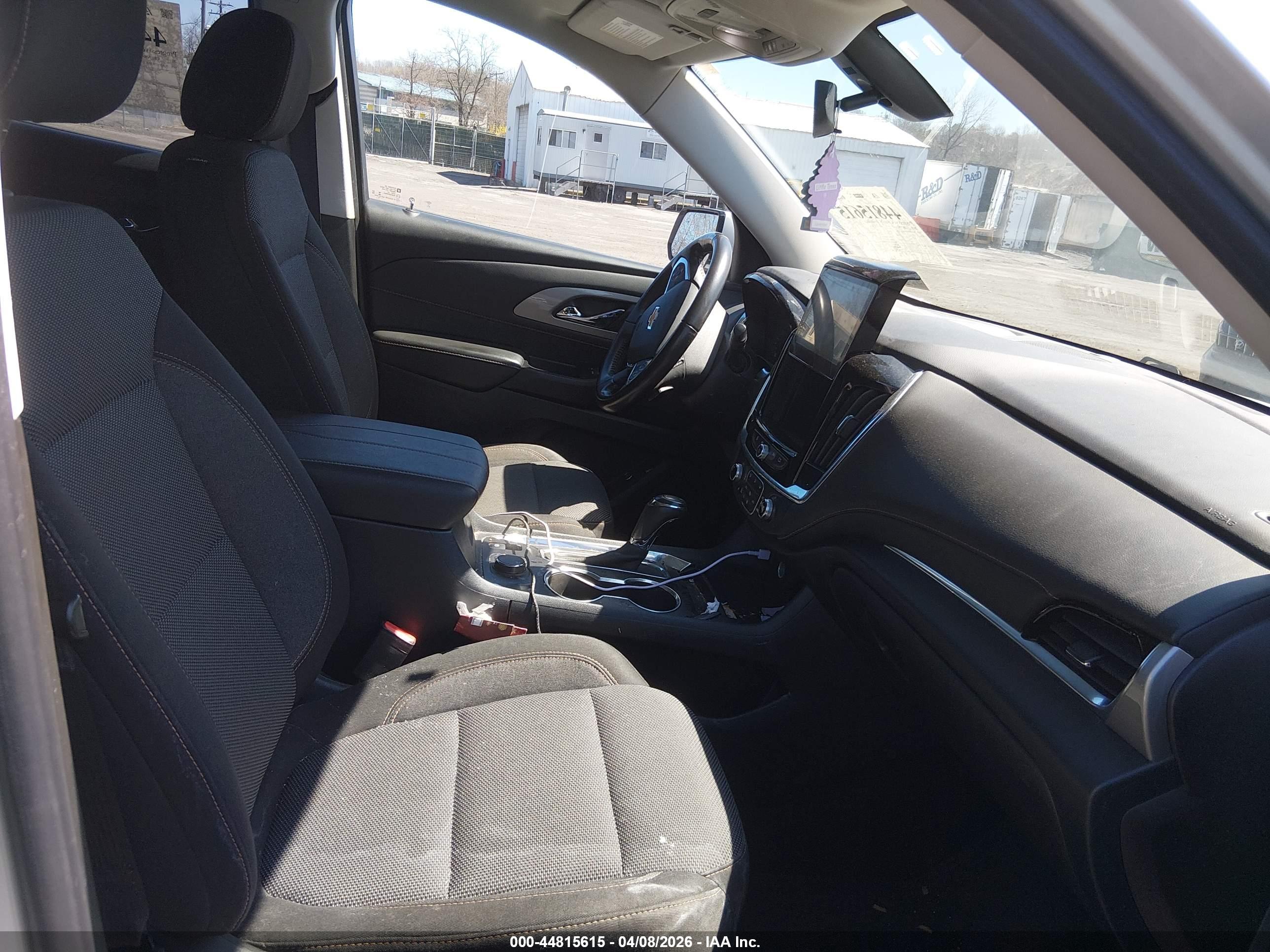 CHEVROLET TRAVERSE image 5