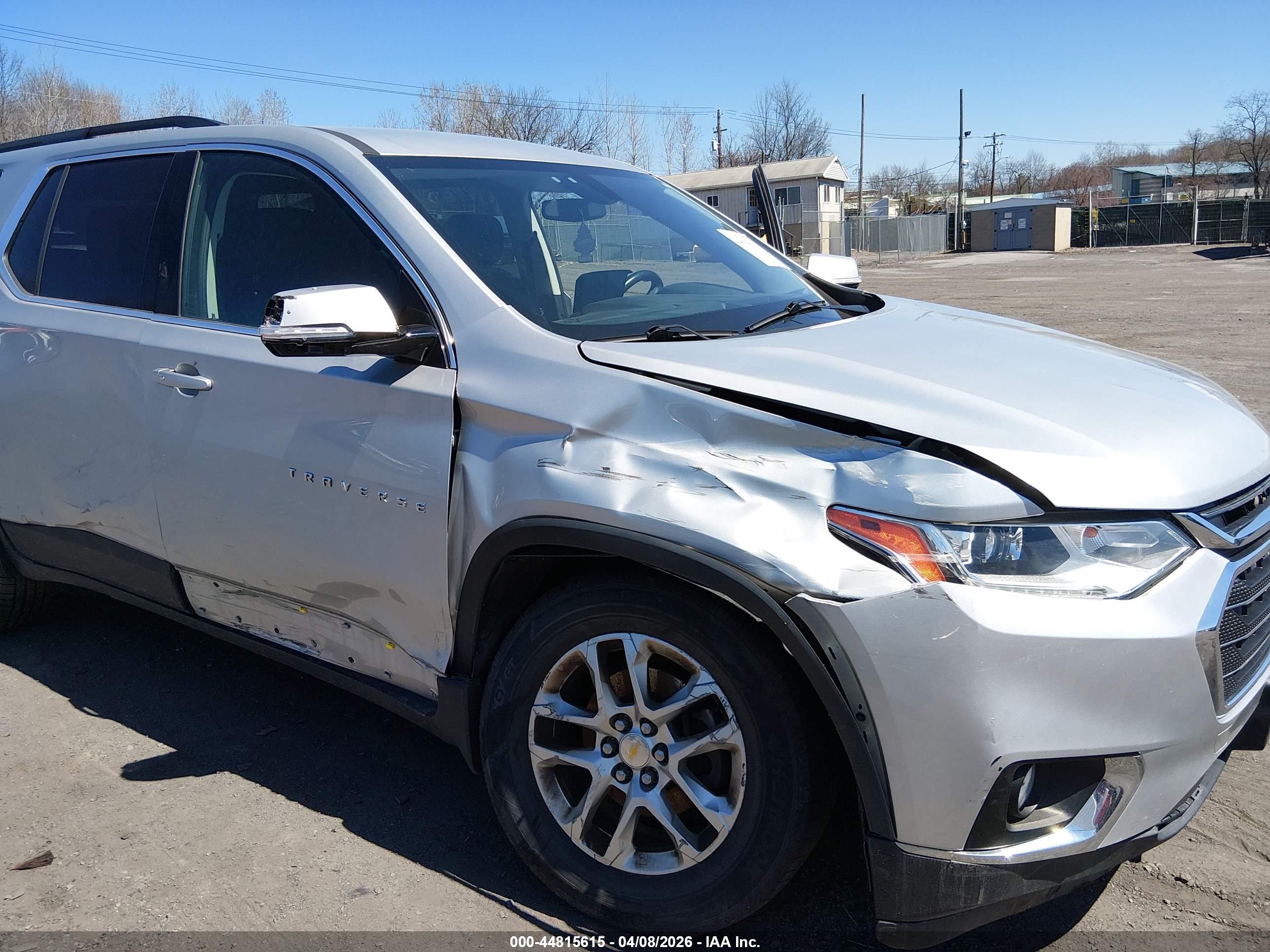 CHEVROLET TRAVERSE image 6