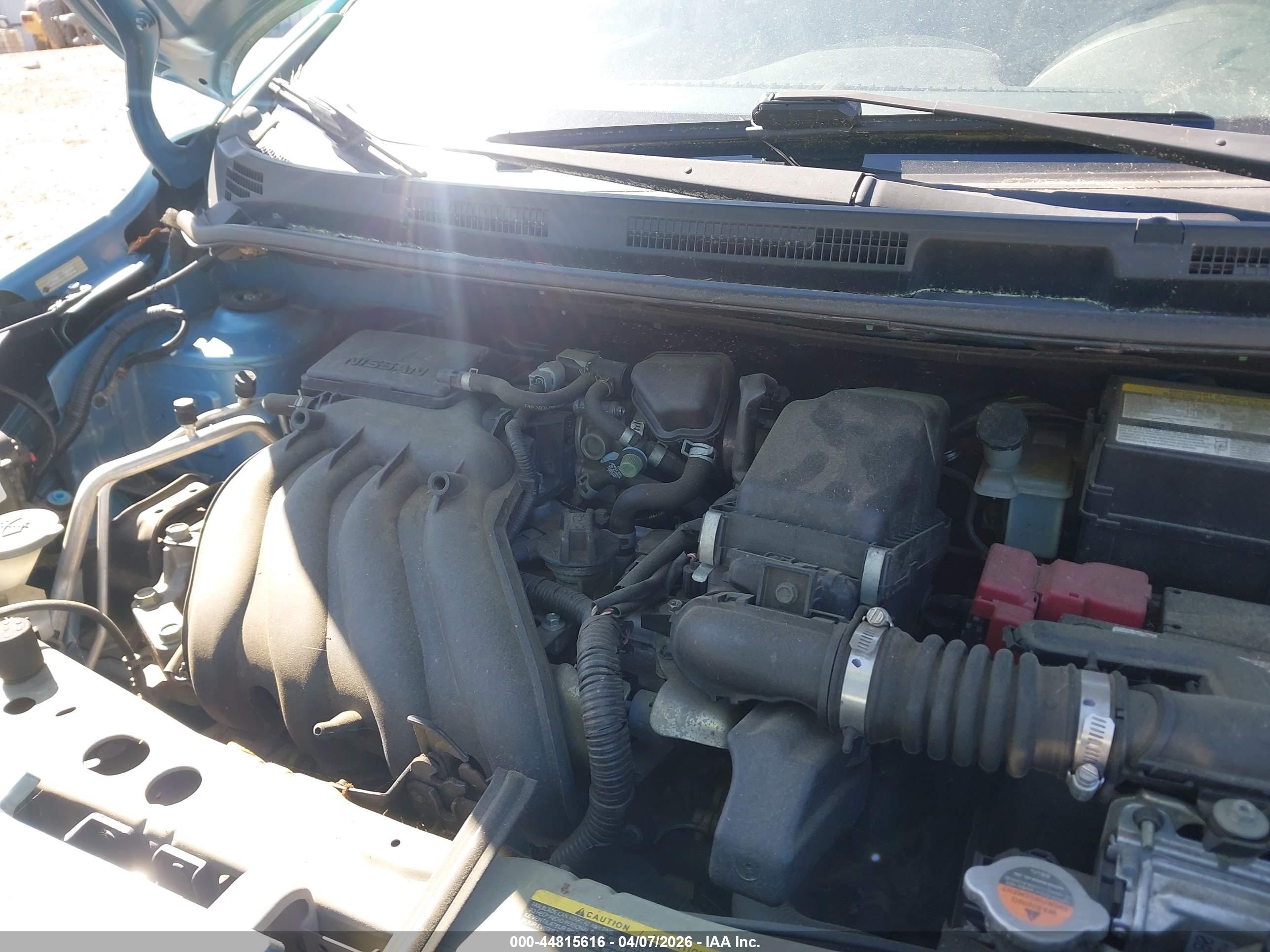 NISSAN VERSA image 10