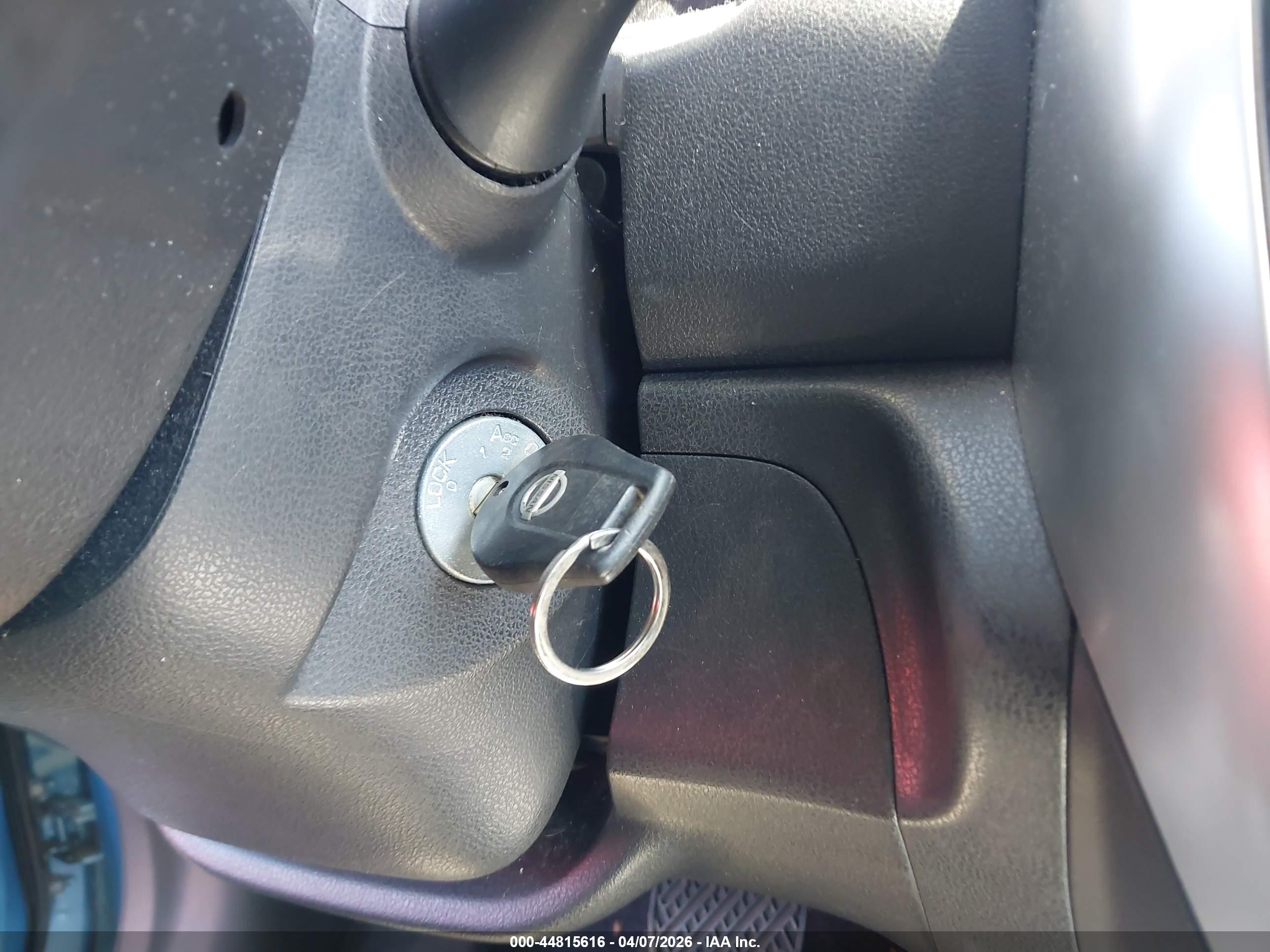 NISSAN VERSA image 11