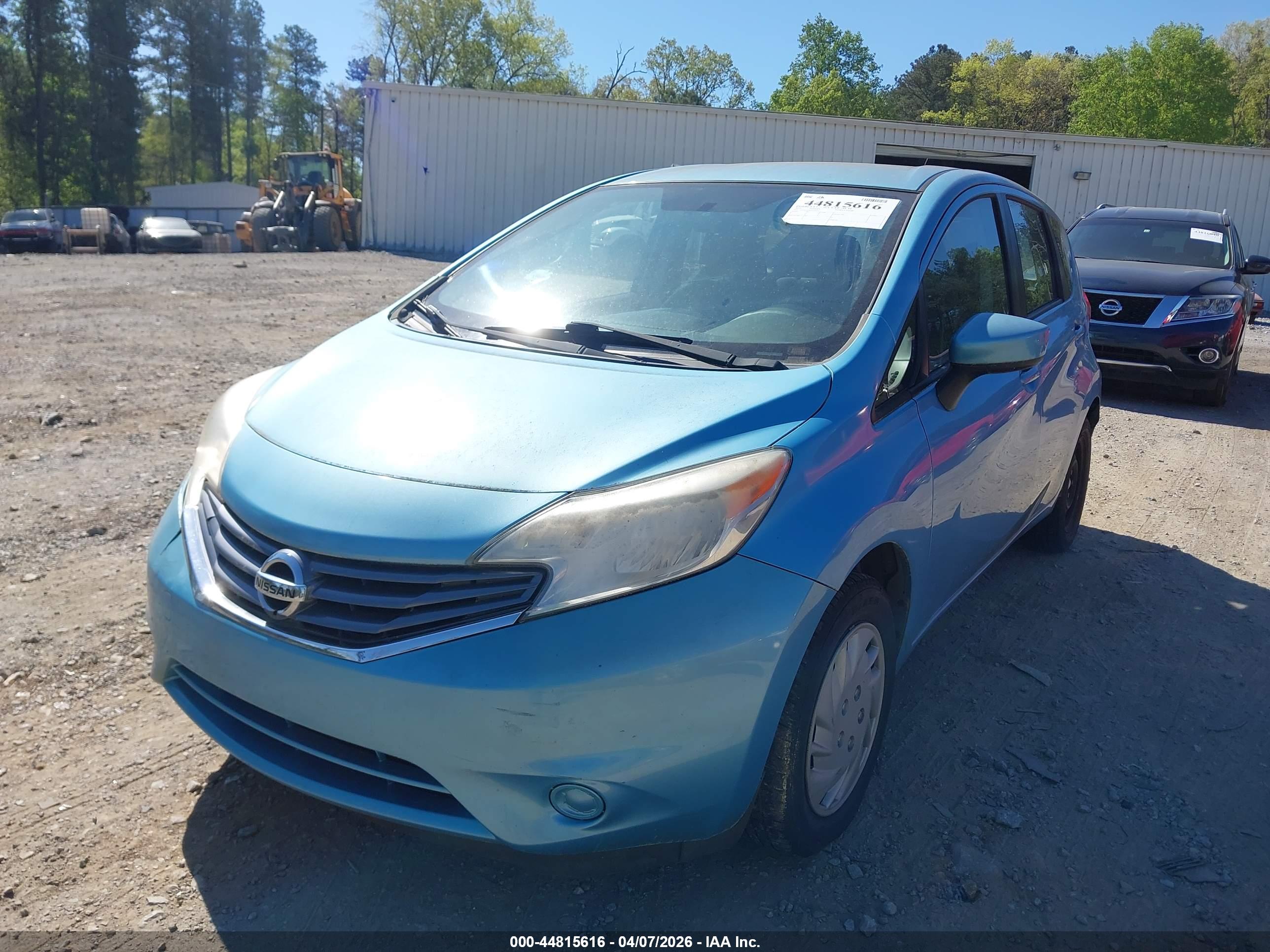 NISSAN VERSA image 2