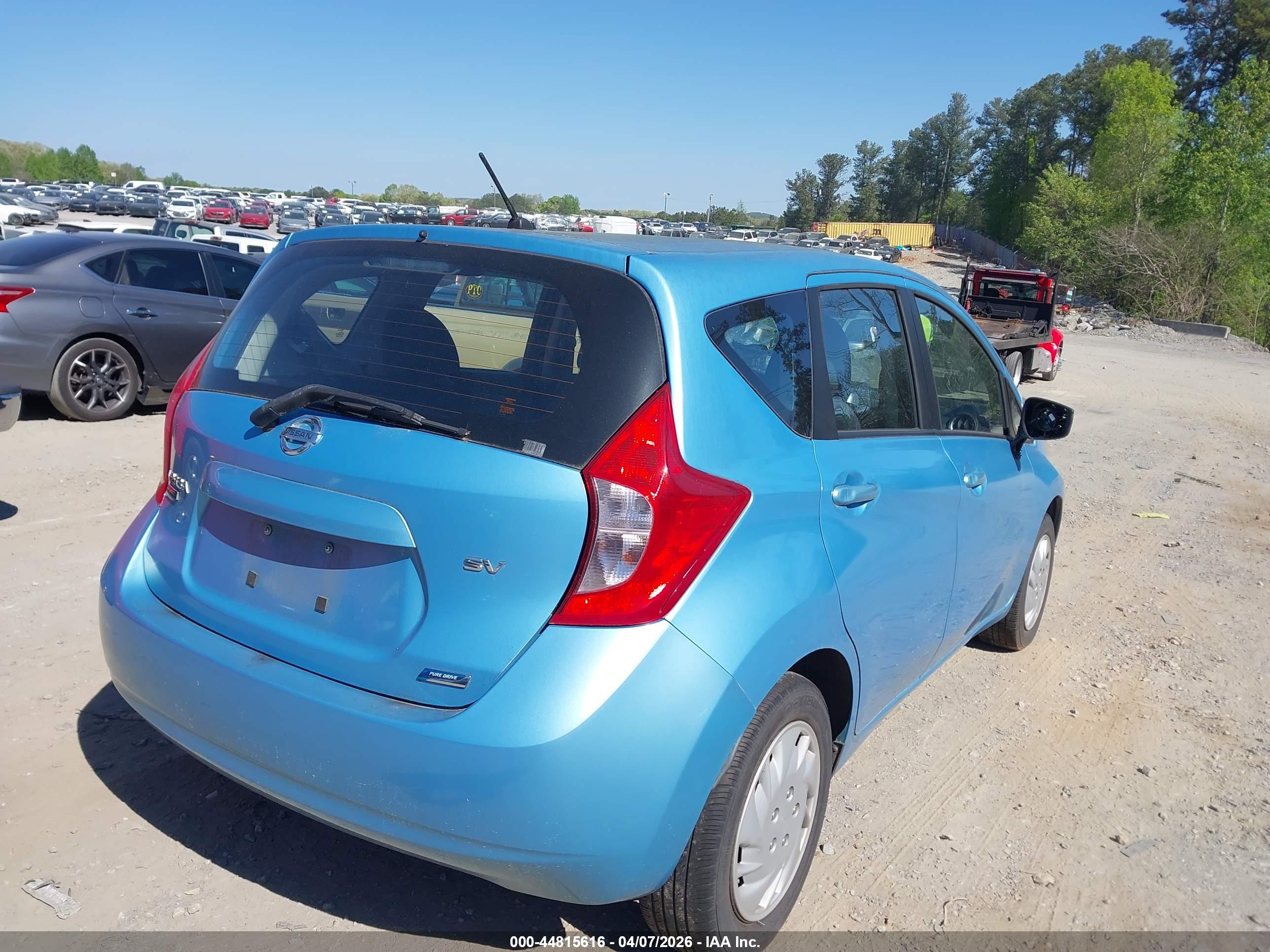NISSAN VERSA image 4