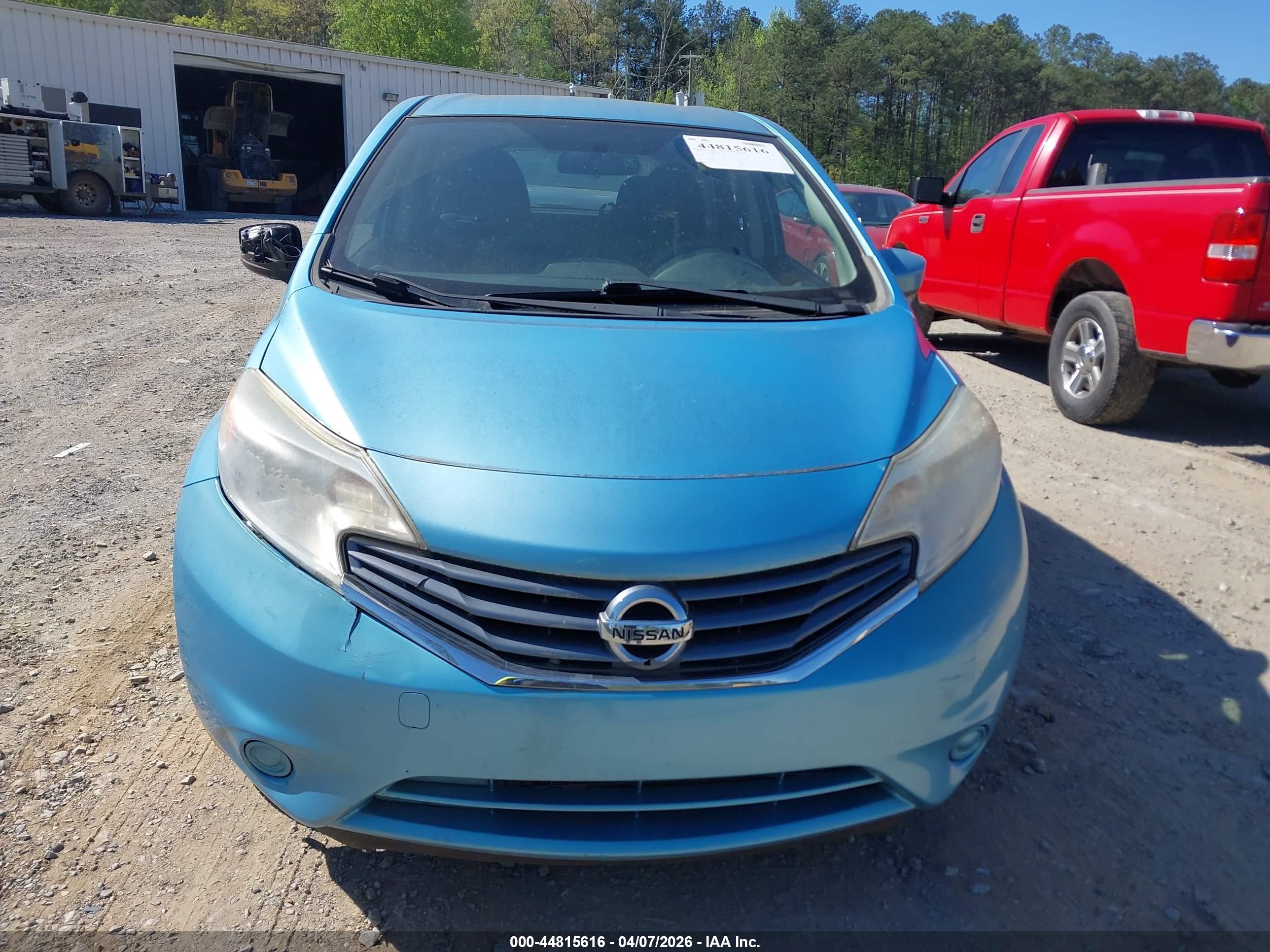 NISSAN VERSA image 6