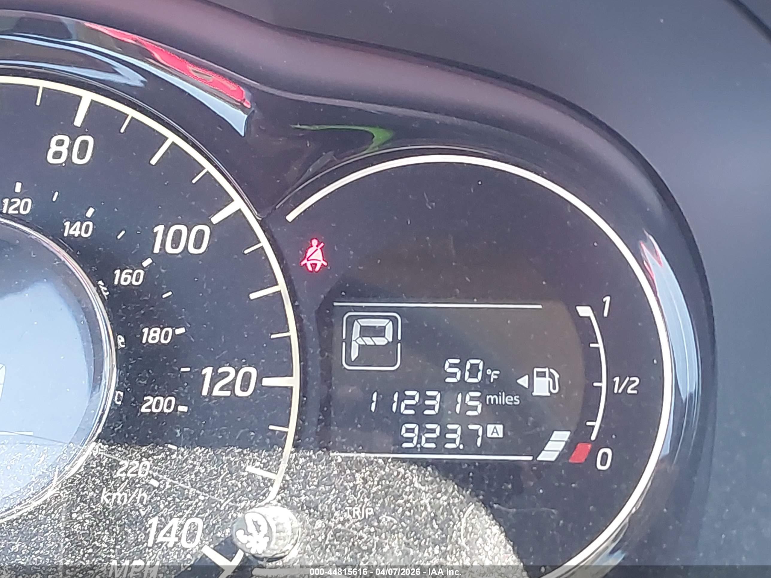NISSAN VERSA image 7