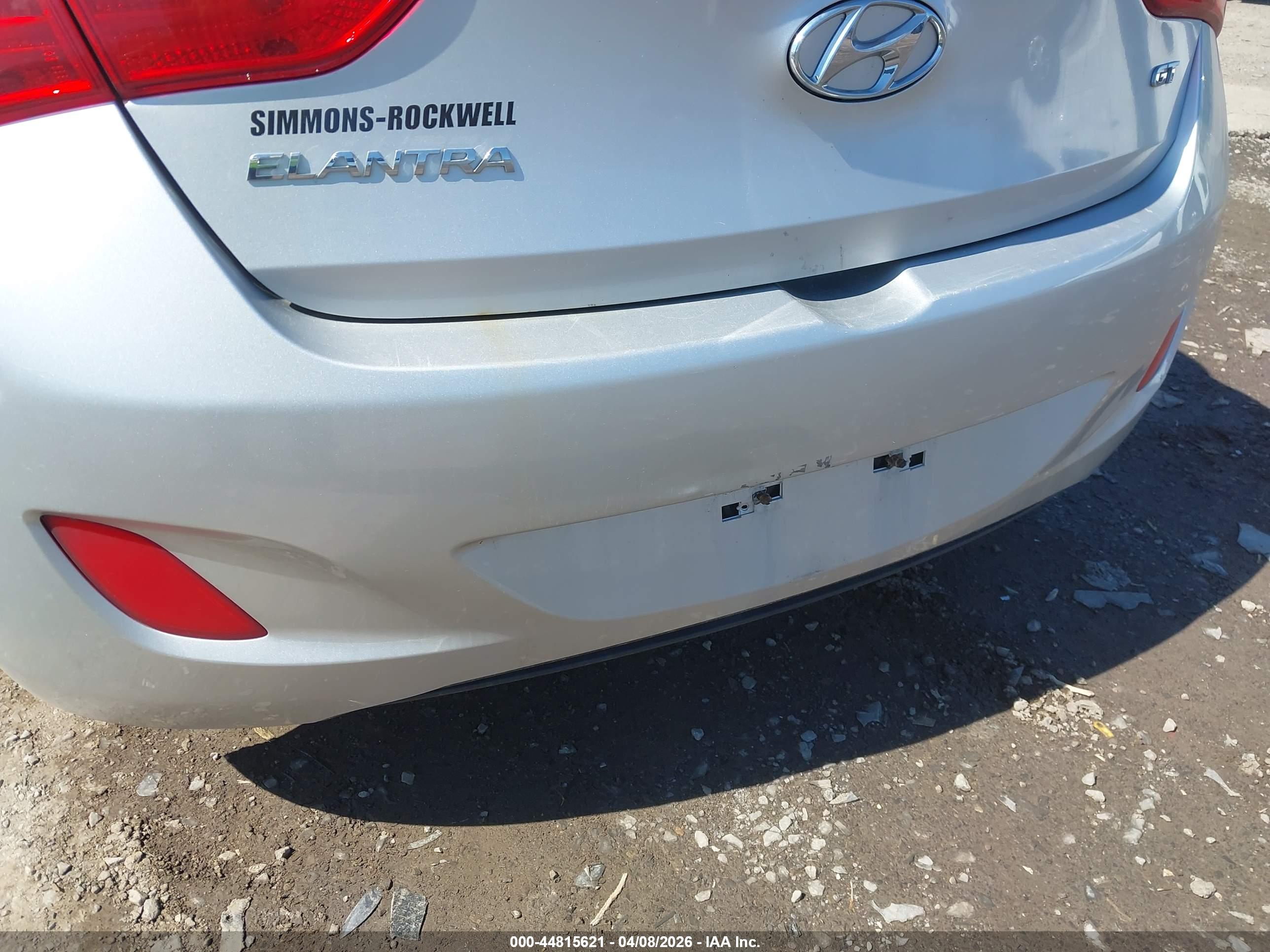 HYUNDAI ELANTRA image 6