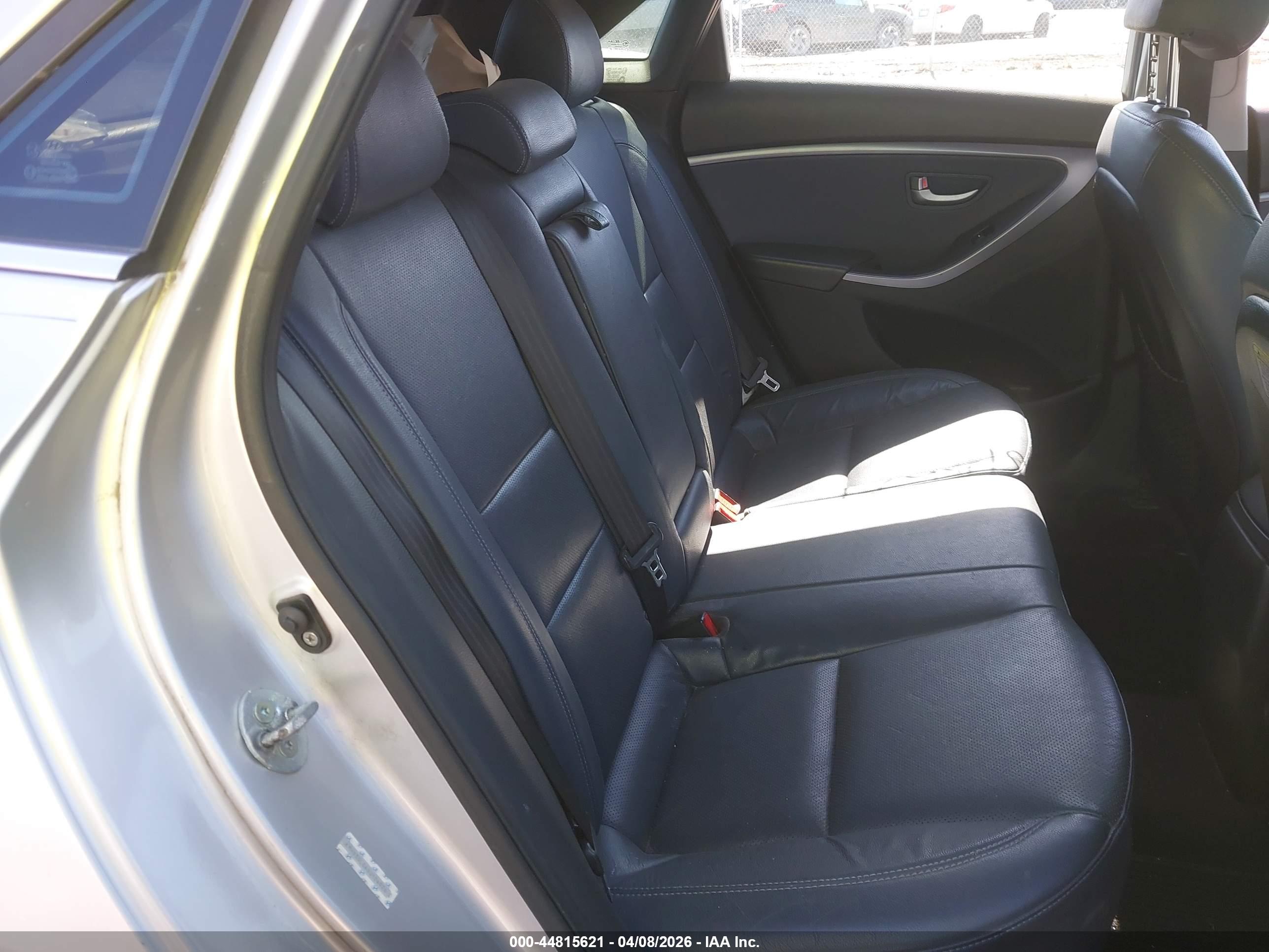 HYUNDAI ELANTRA image 8