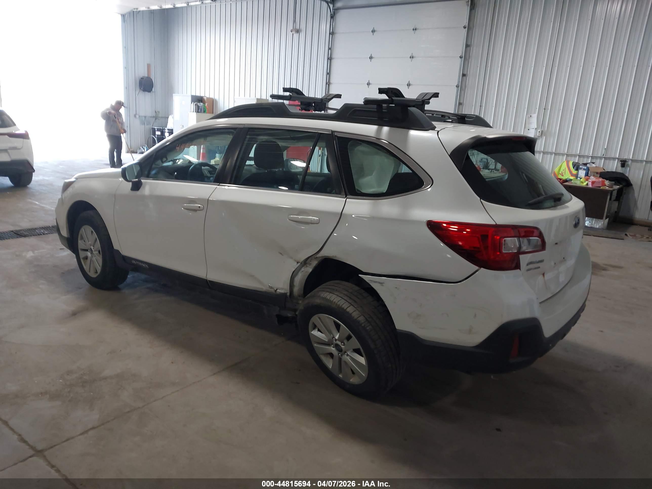 SUBARU OUTBACK image 3