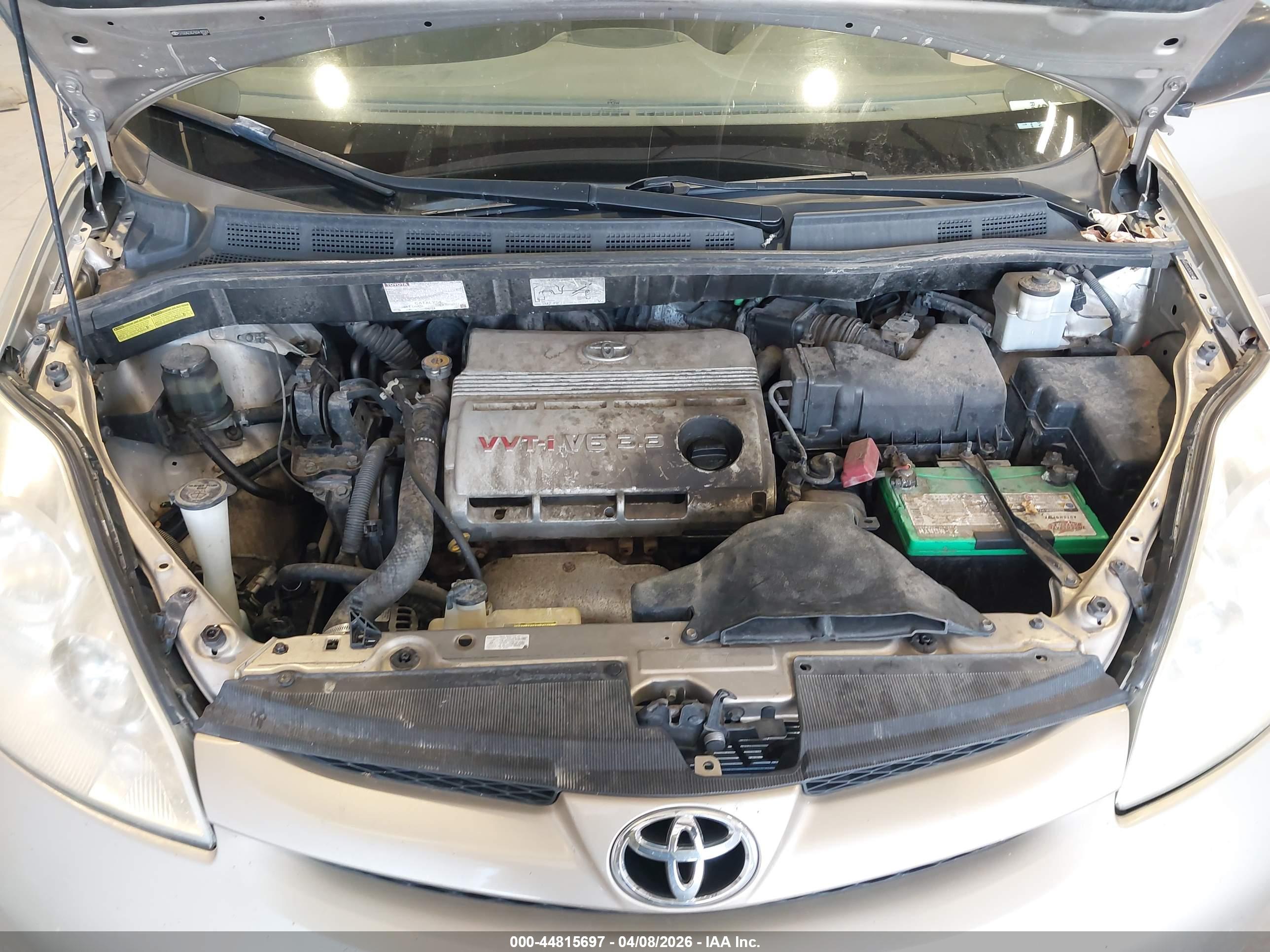 TOYOTA SIENNA image 10