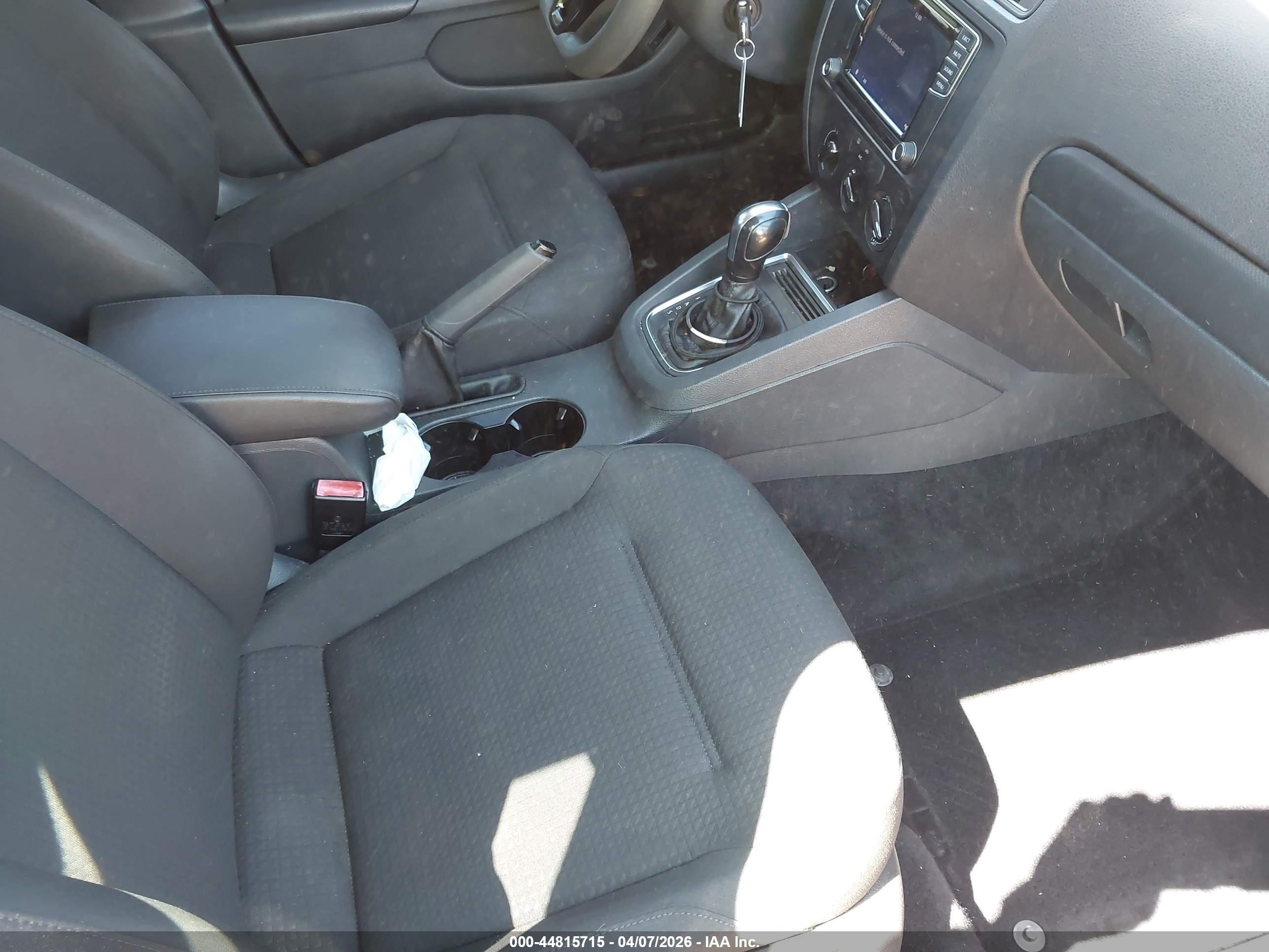 VOLKSWAGEN JETTA image 5