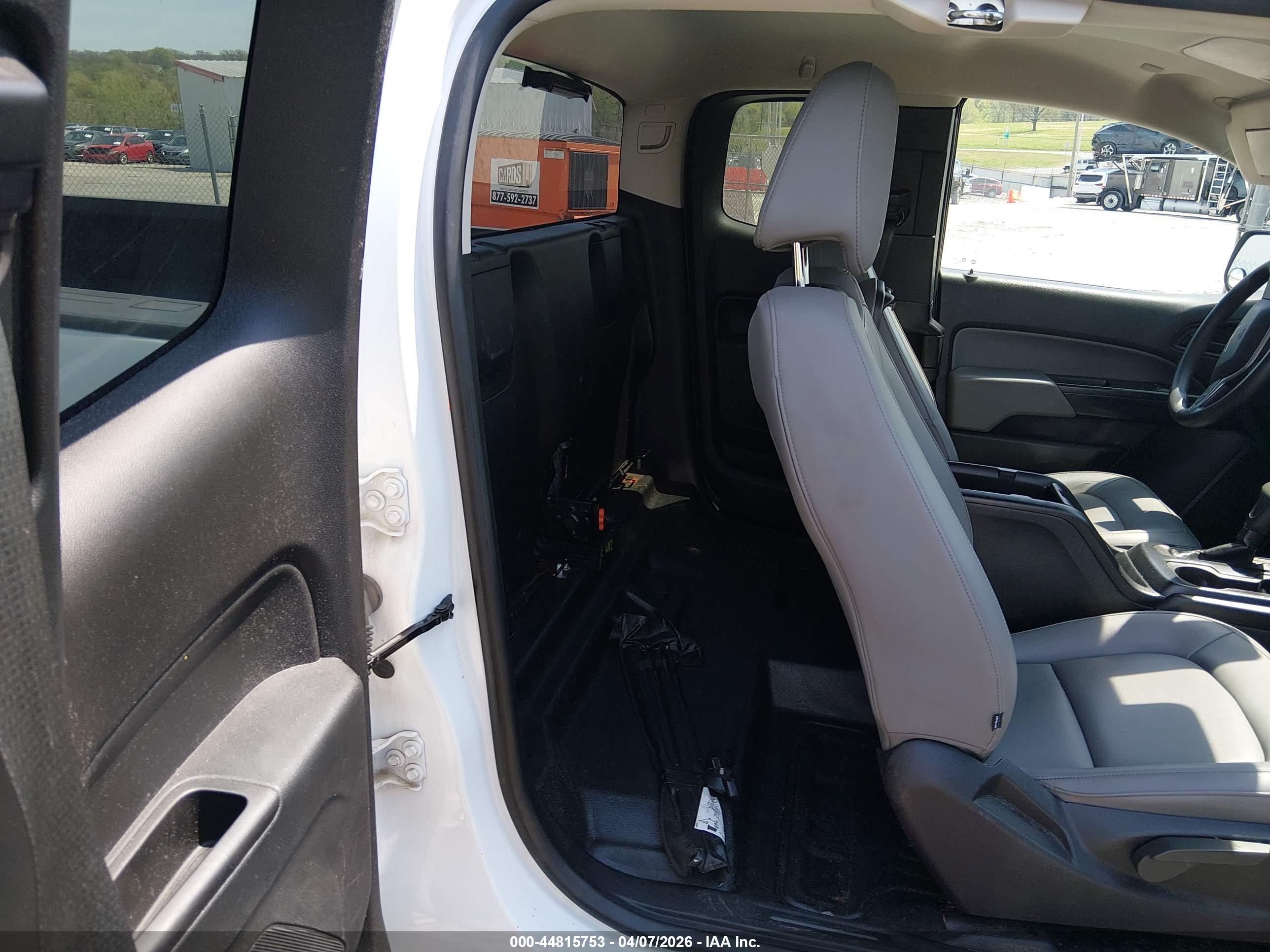 CHEVROLET COLORADO image 8