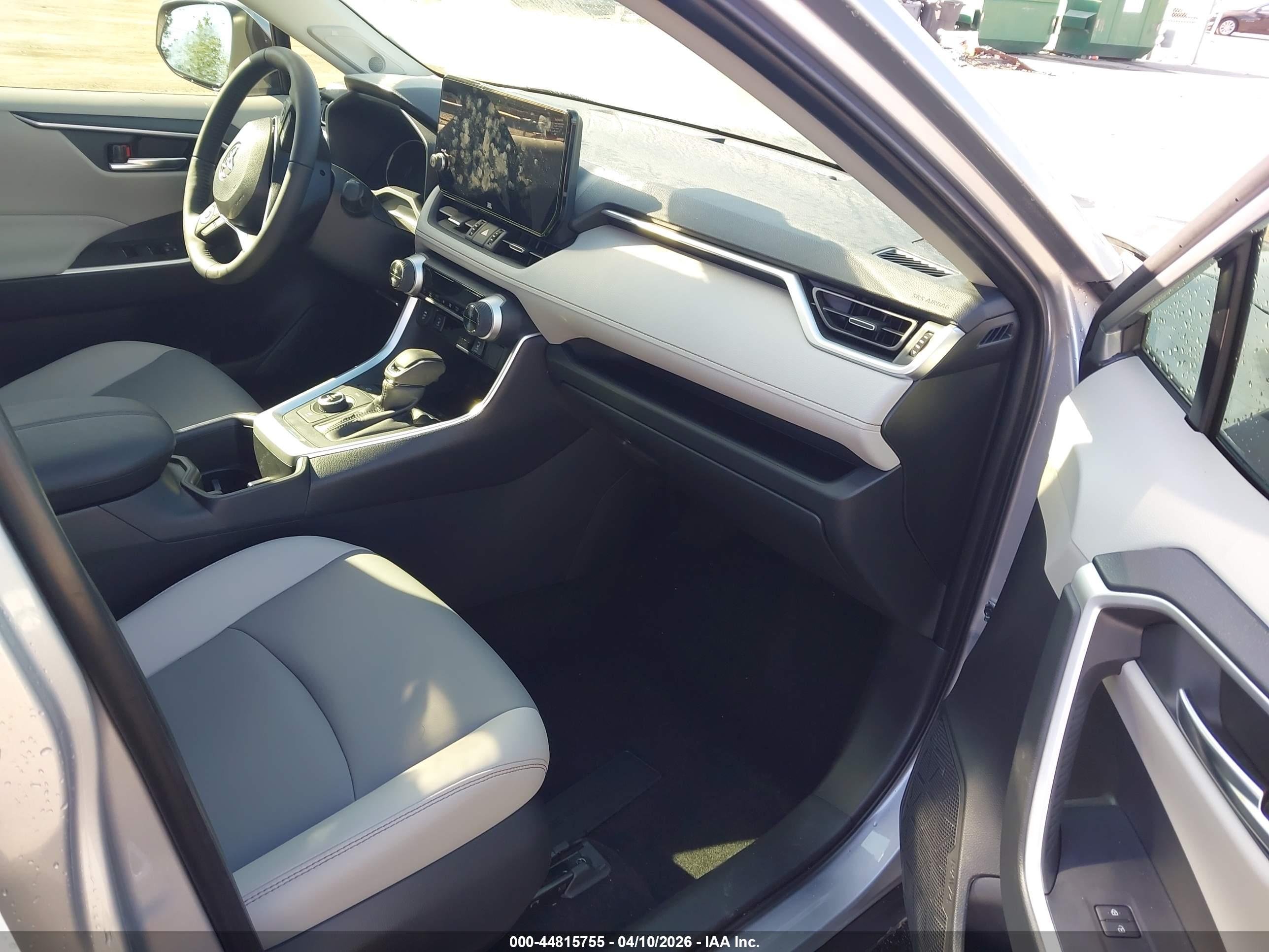 TOYOTA RAV4 image 5
