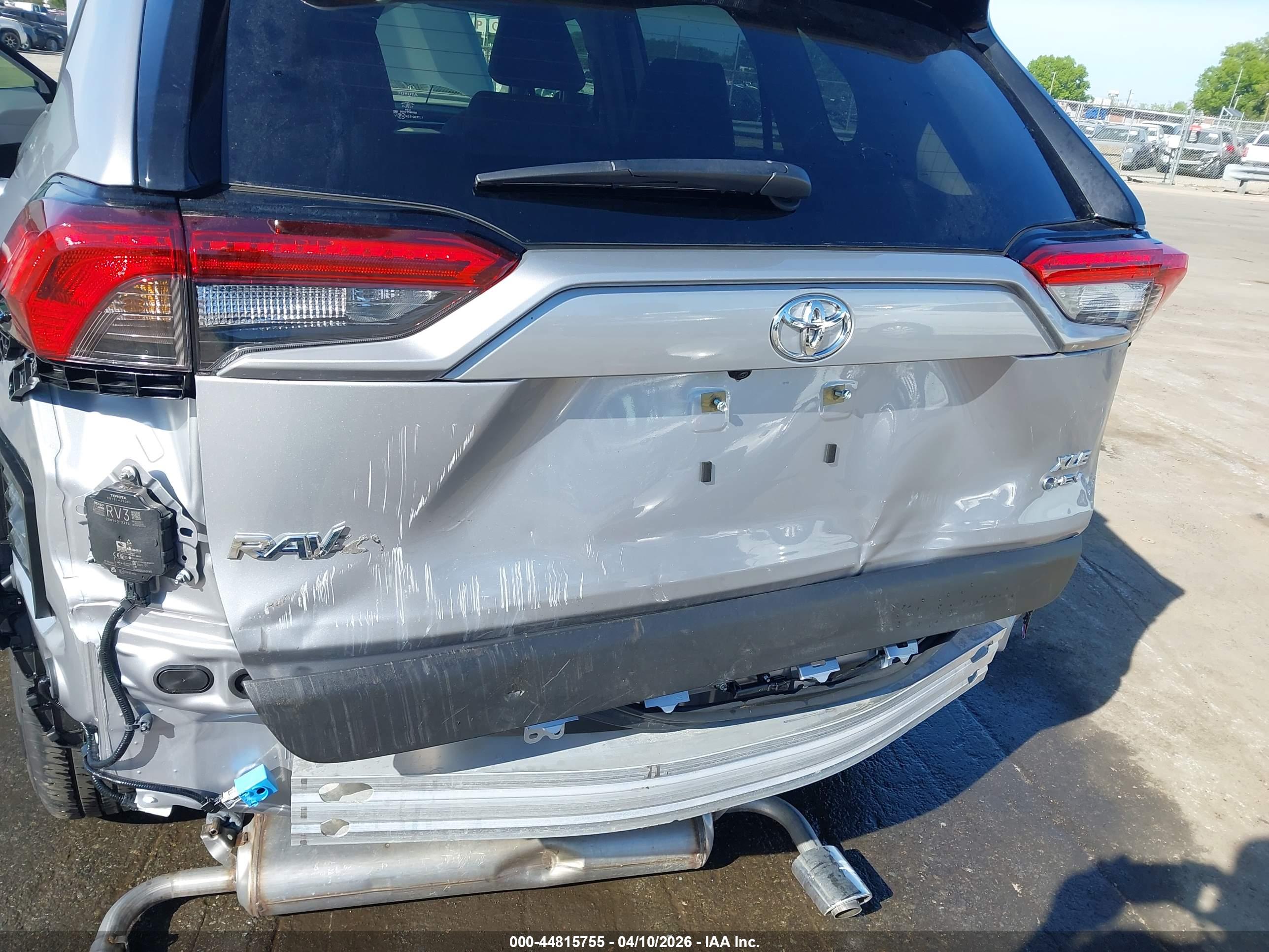 TOYOTA RAV4 image 6