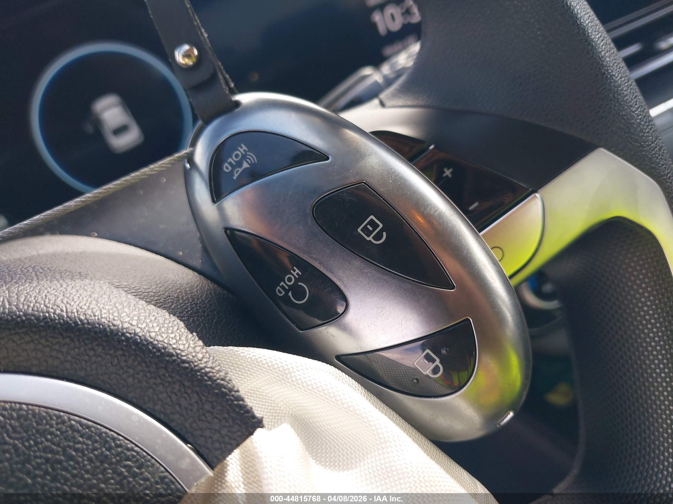 HYUNDAI ELANTRA image 11