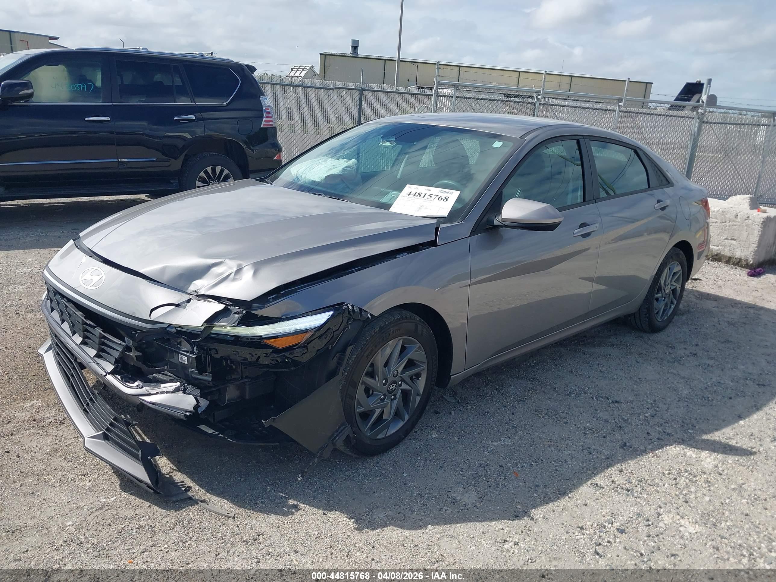 HYUNDAI ELANTRA image 2