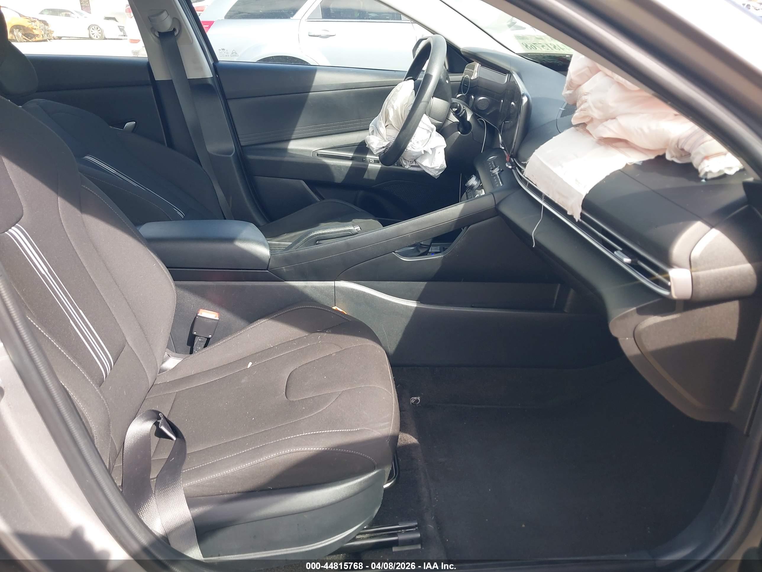 HYUNDAI ELANTRA image 5