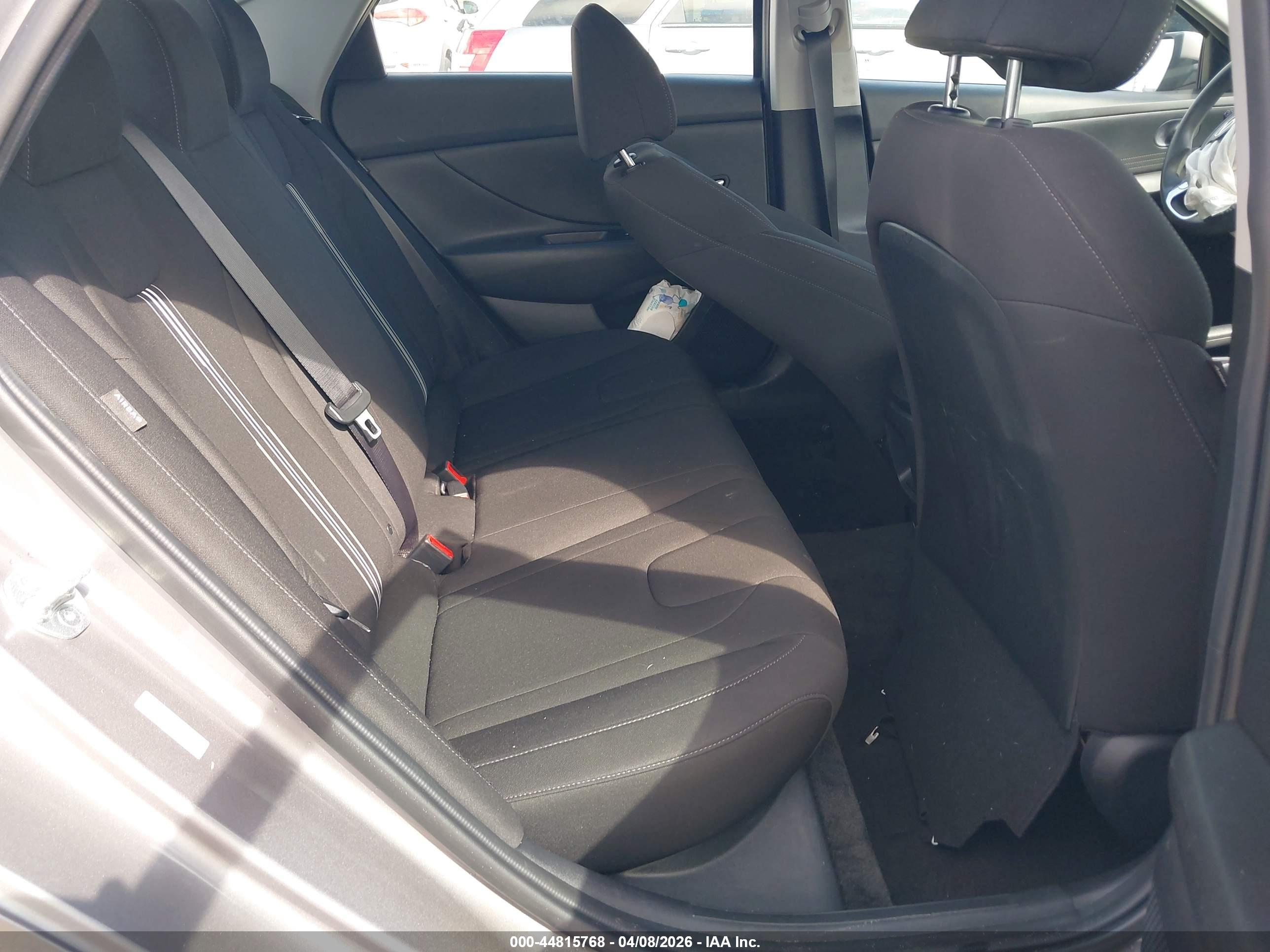 HYUNDAI ELANTRA image 8