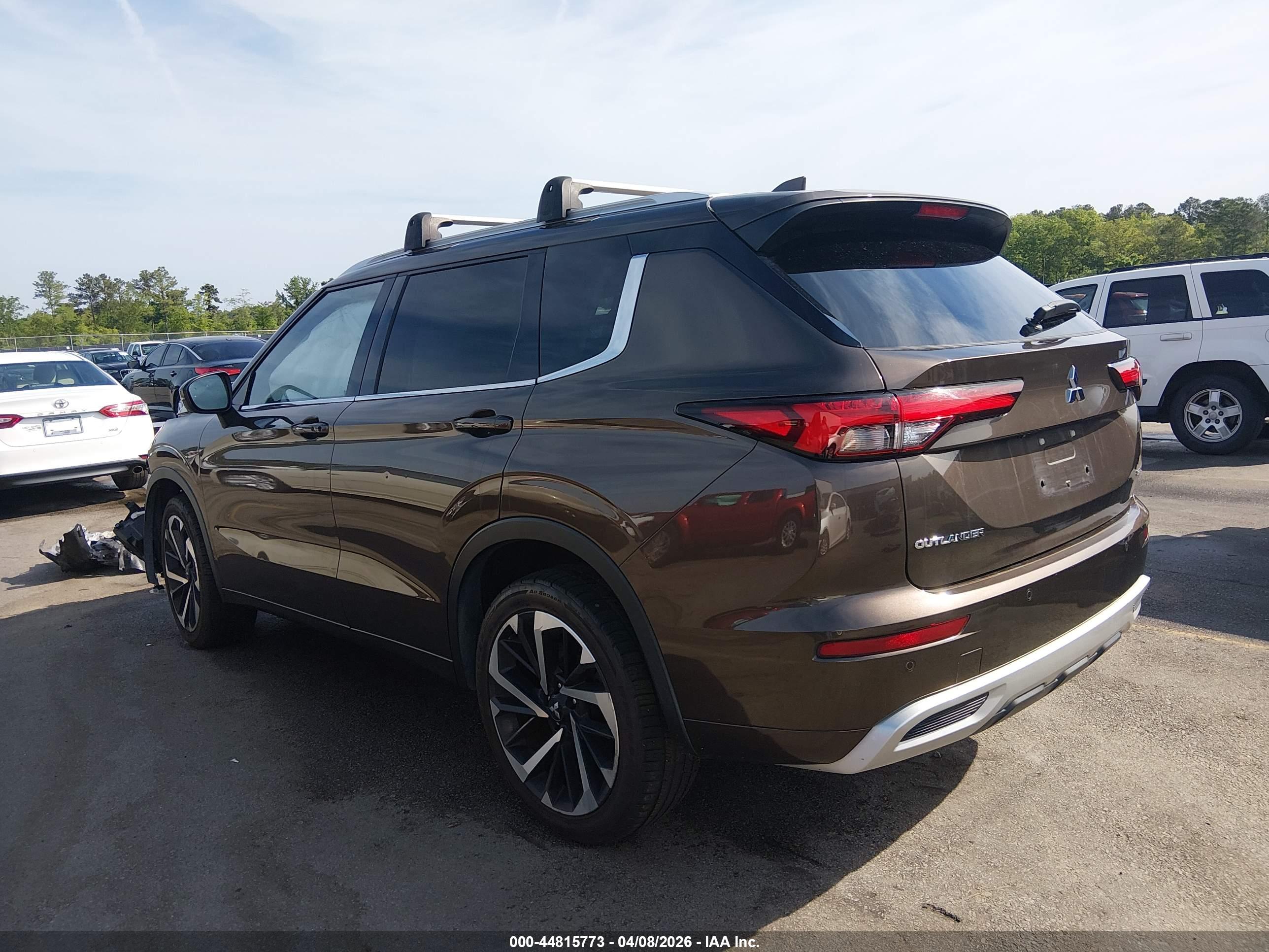MITSUBISHI OUTLANDER image 3
